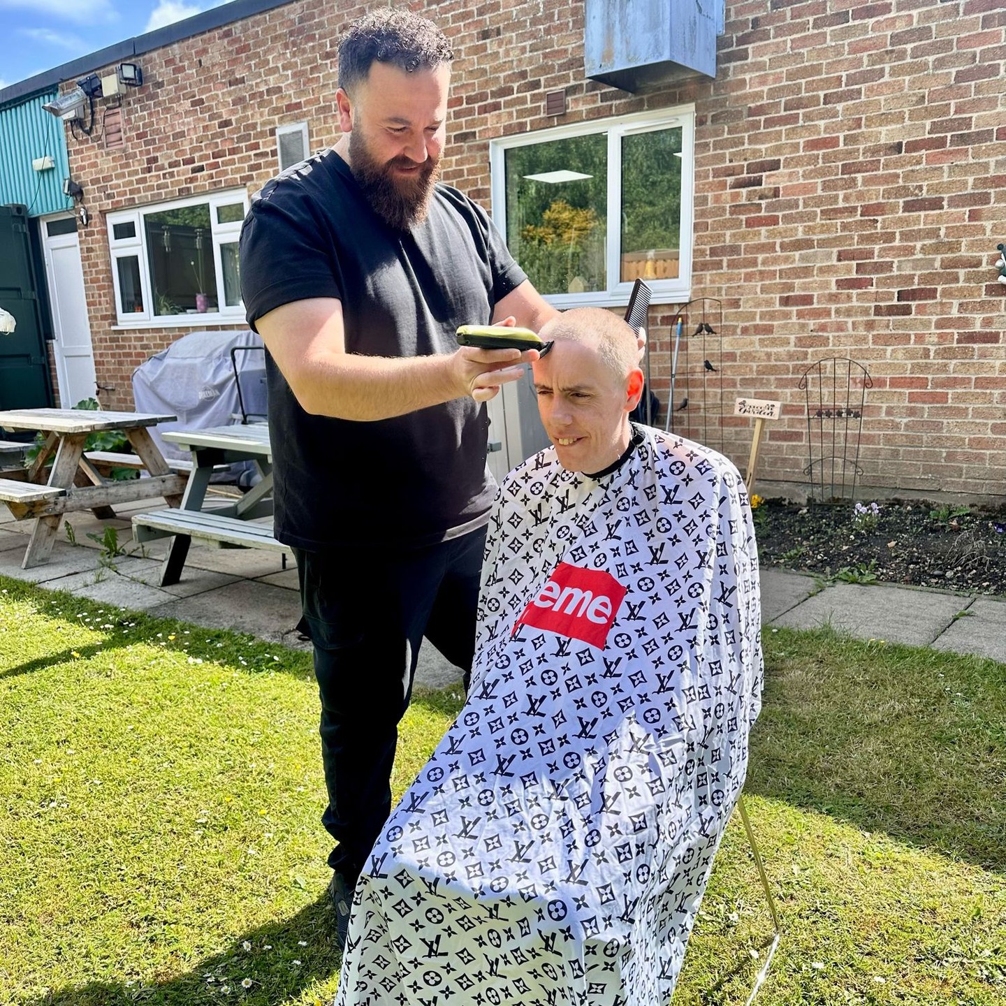 If you know, you know 👌✂️
A huge thank you to Shwan from Best Barbers on Shirley High Street for dedicating his time to come into Reach and complete a marathon of haircuts for the team today! 💙
The fresh trims had everyone smiling, and we’re excited to say this is going to become a regular monthly thing 🙌
Thanks again Shwan — you’re the best! 👏💈