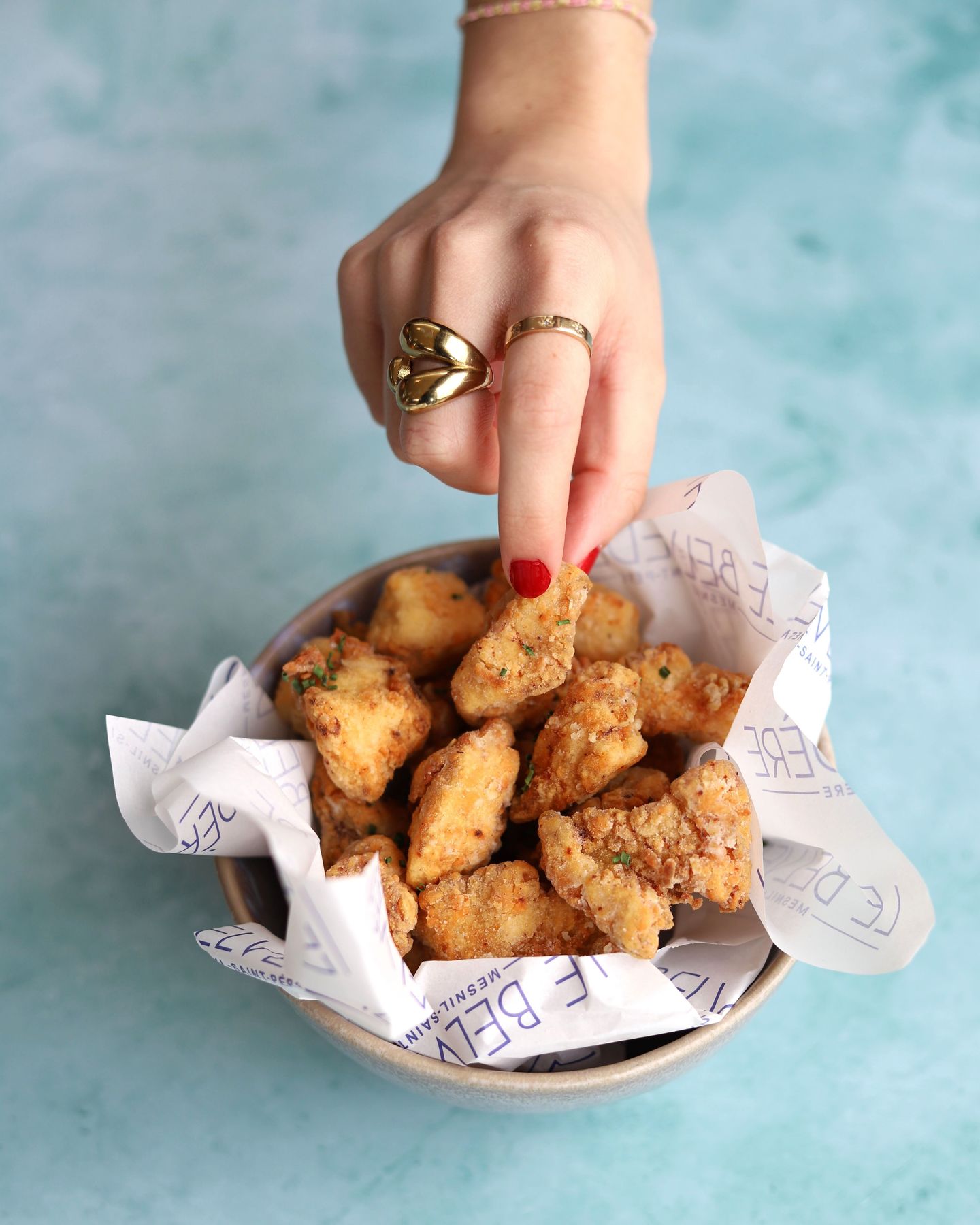 🍗 À picorer sans modération…
Poulet frit façon pop corn, croustillant et ultra gourmand 😍
À partager… ou à garder rien que pour soi 😉
On vous réserve une table ? ✨