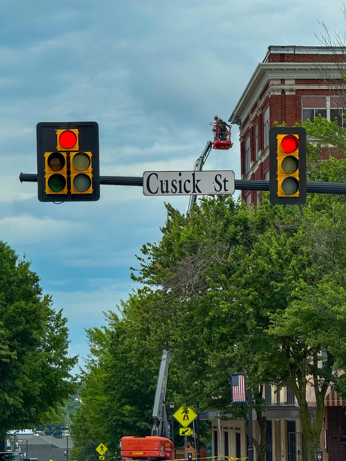 Those of use of a certain age remember when Maryville’s downtown became “Now Town.” Thank goodness we’ve chipped away most of that 50 year old “Urban Renewal” one hunk of stucco and aluminum flashing at a time. #MaryvilleTN.