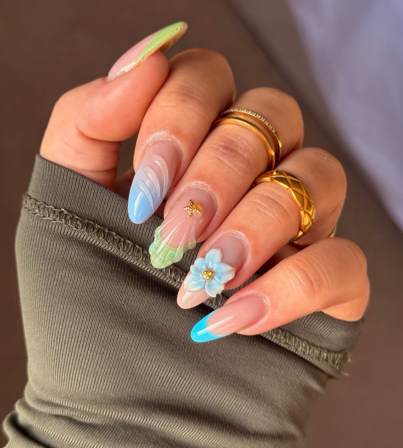 Bringing soft-girl summer to your fingertips ☀️
@nailsby_gxx using our shades in
Loch Nessie 💚
Blue lagoon 🩵
Glossy top coat 🤍
Save for your holiday mani 😎
#summernails #3dnails #paintmepretty #welovenails #nails
