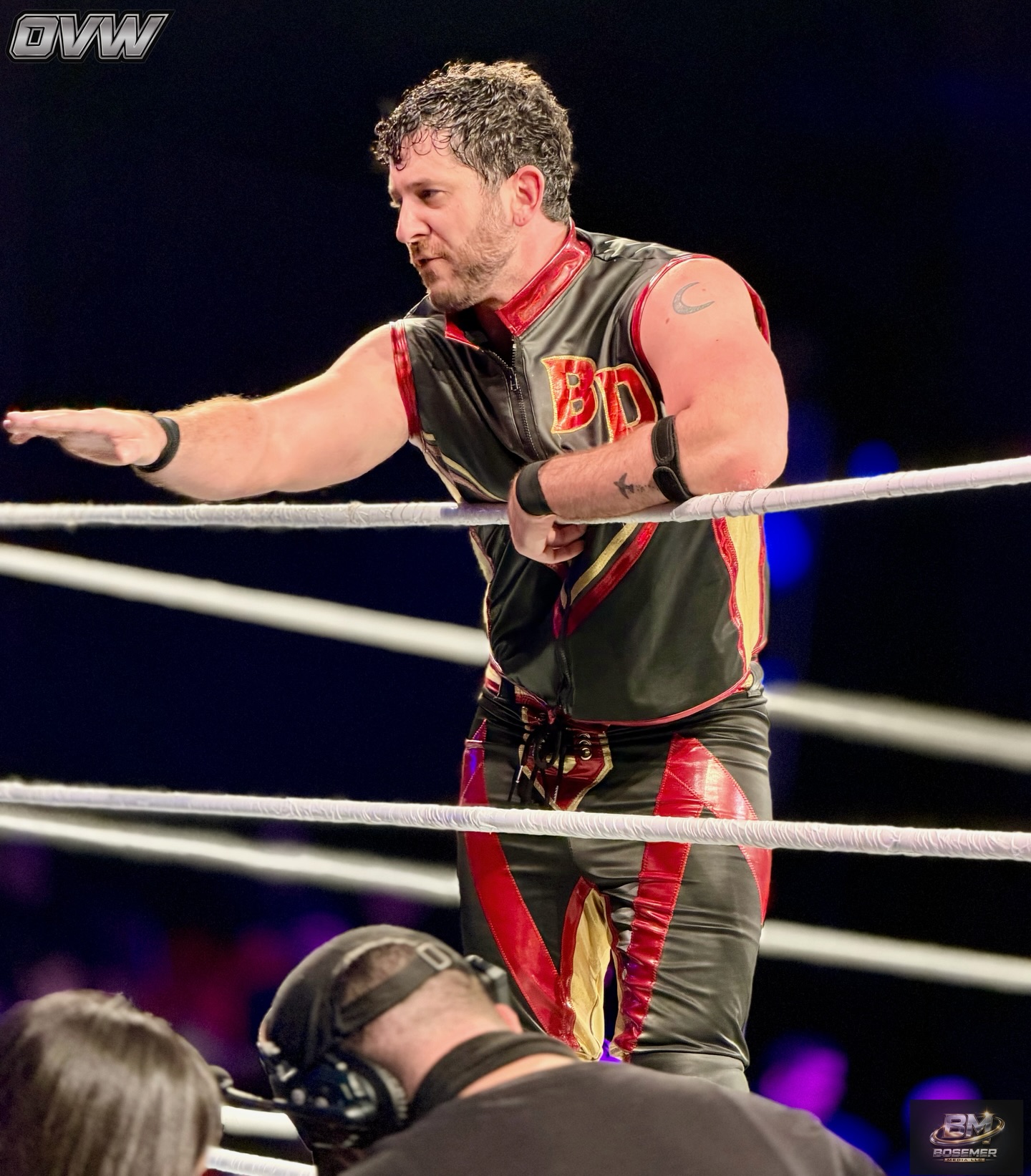 The “main character” @brandondavisbd had to let the crowd know just how he felt after his victorious performance at historic Hot Point Davis Arena.
@ovwwrestling x @ovw.aiart x @ovwpodcast x @ovwacademy x @therealalsnow