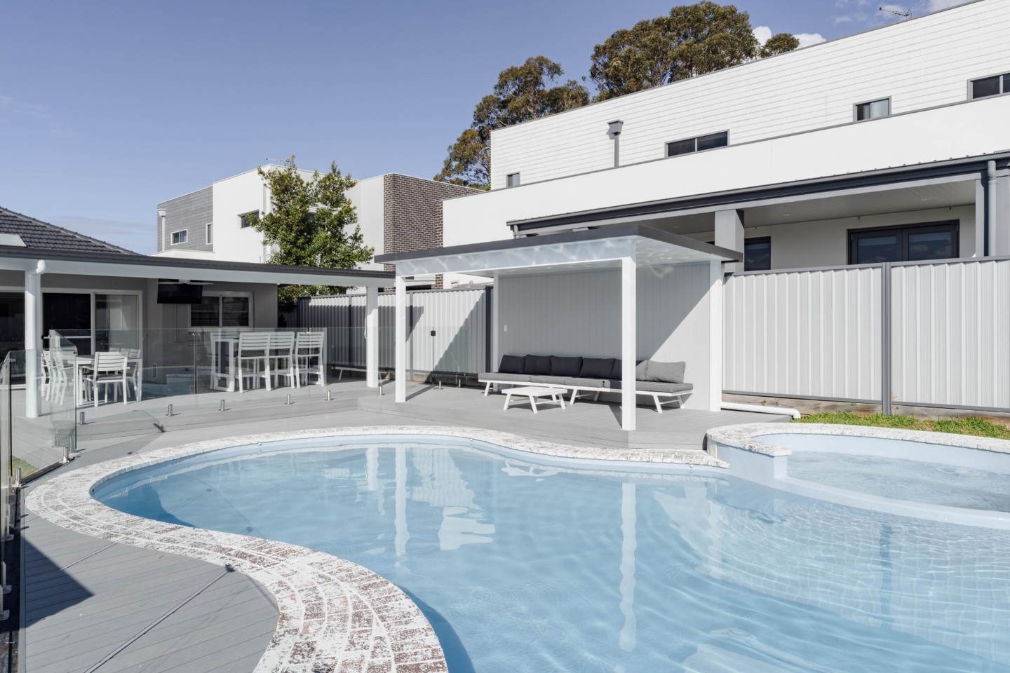 The more the merrier!
Our Kirrawee clients wanted a large entertaining deck off the back of the house that seamlessly transitioned to a shaded cabana by the pool.
The result is a backyard with an expansive deck and two pergolas that is infinitely more useful than what they had before.
==========
Life Outdoors specialise in insulated pergolas, decks and patios, transforming outdoor living spaces across Sydney.