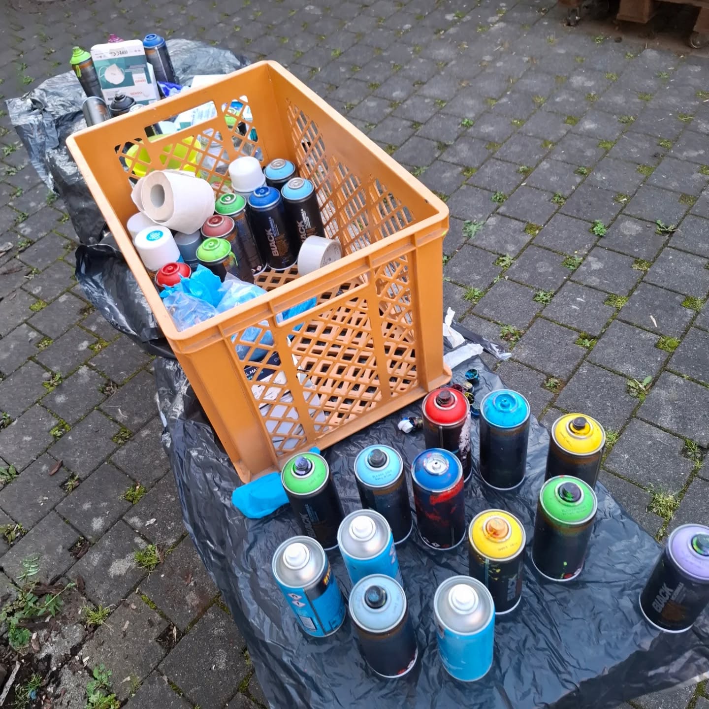 Heute wurden die Dosen im Jugendbereich herausgeholt!
#Graffiti #juze21 #jugendarbeit