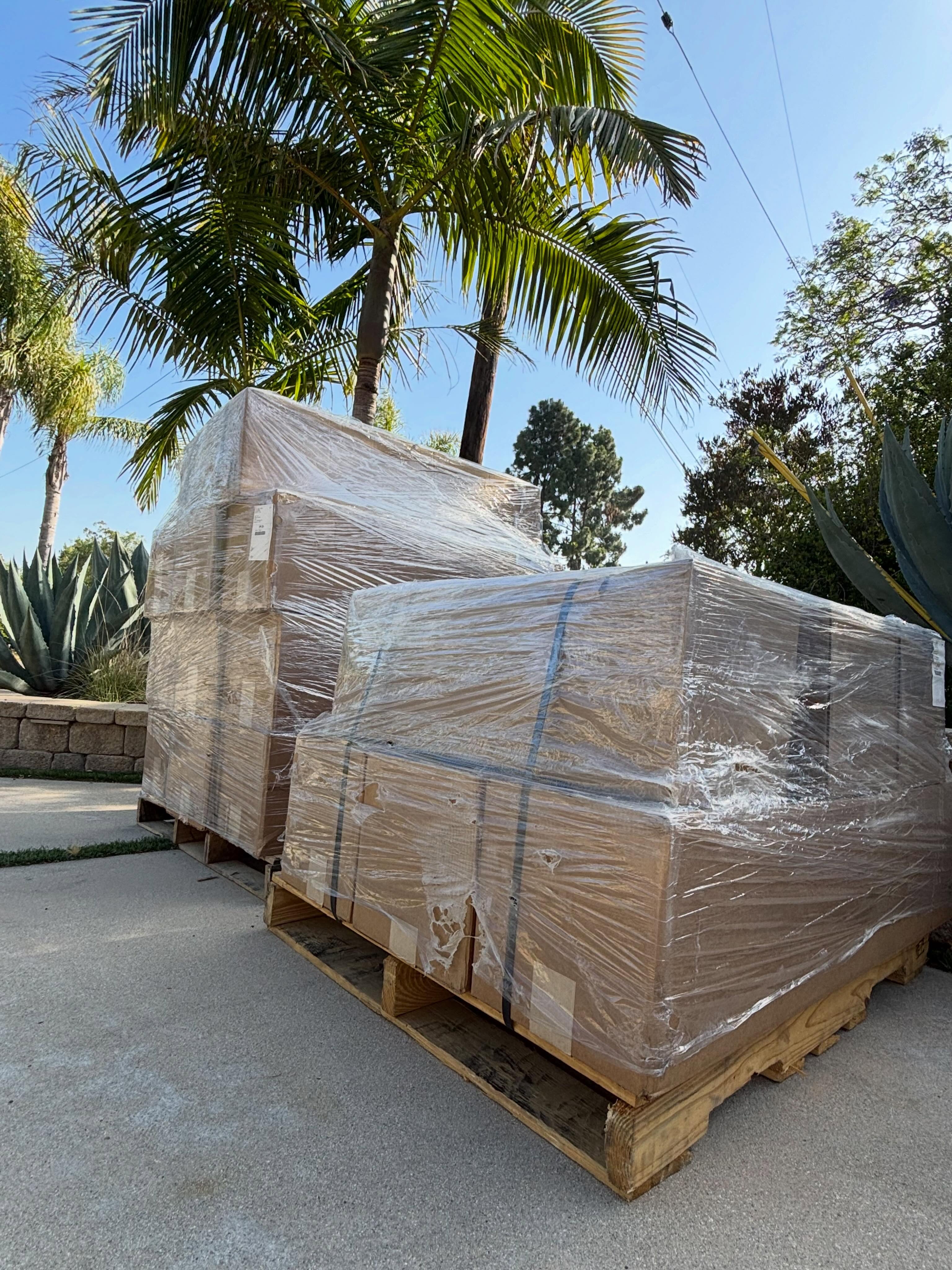 Special delivery from @bml_trophies! 👀👀👀
2 weeks until our GOLD CUP / CA STATE TRIPLE POINTS COMBO RACE on Saturday, June 6th!
🥉Triple Points
🥈Double Scores (Gold Cup & CA-South State points)
🥇One Race
Online pre-signs will open this weekend on our website. More info coming soon!
#freedomparkbmx #usabmx #goldcup #bigtrophies #staterace
