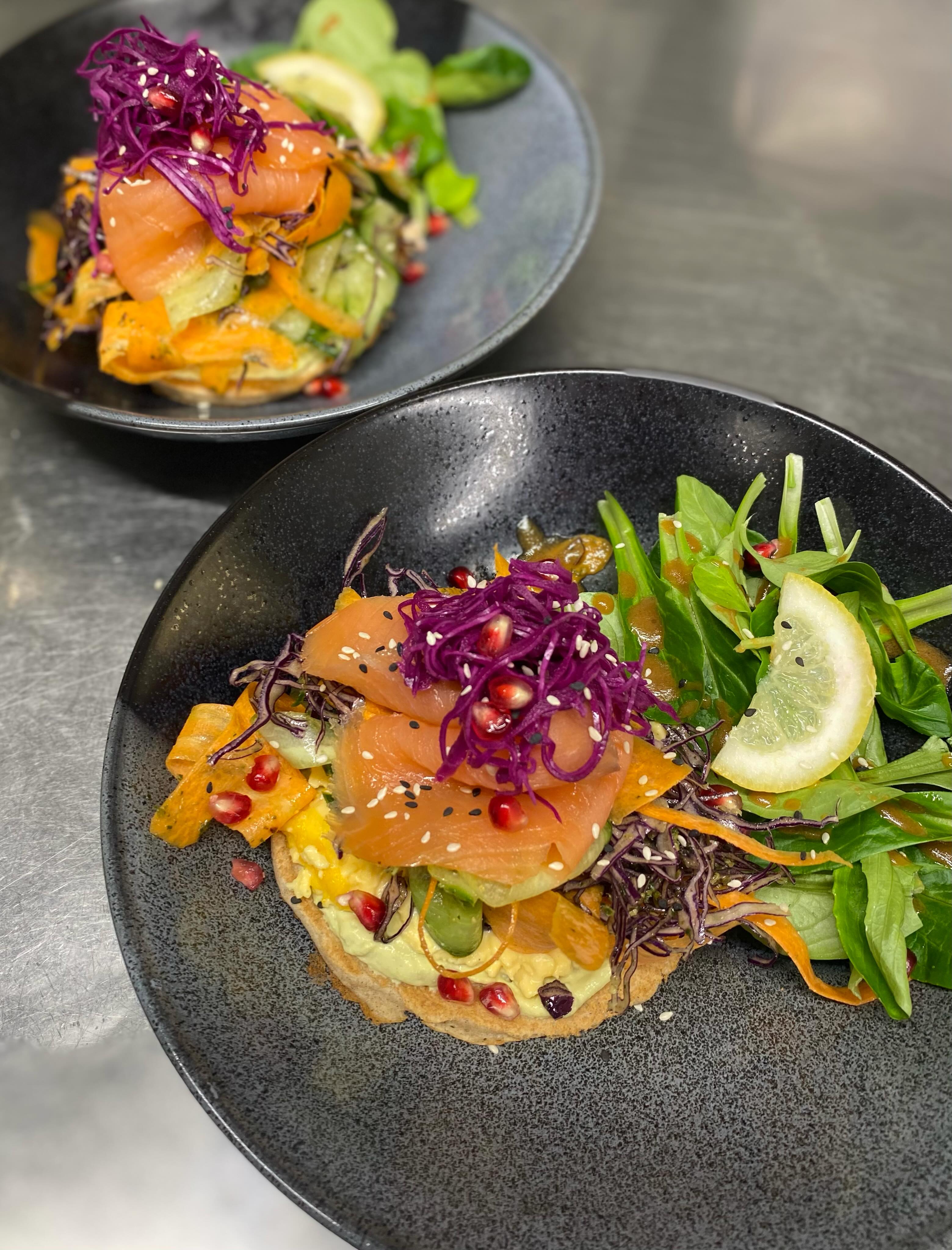 Composez votre brunch comme vous le souhaitez ❤️ du sucré, du salé, muffins, pancakes, brioche perdue, Granola maison, il y en a pour tous les goûts. Le brunch c’est tous les dimanches de 10h à 14h. #brunch #guerande #restaurant #salondethe #dimanche