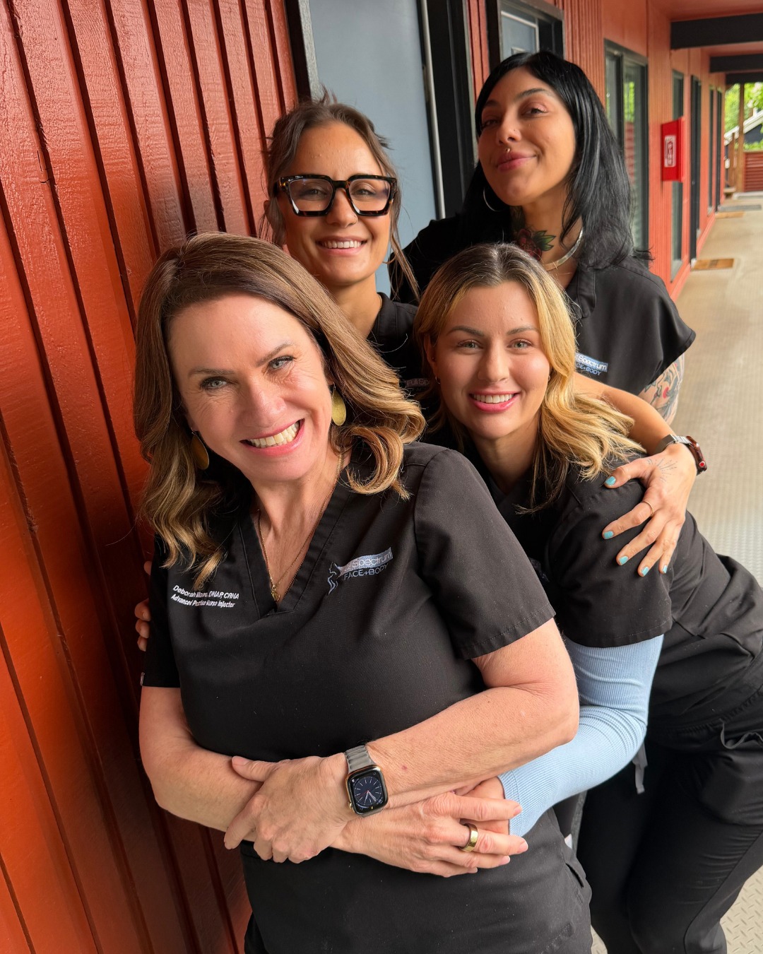 Just your favorite glow gang stopping by to wish you a happy Friday ✨🤍
.
.
.
#fullspectrumfaceandbody #pnwmedspa #tacomamedspa