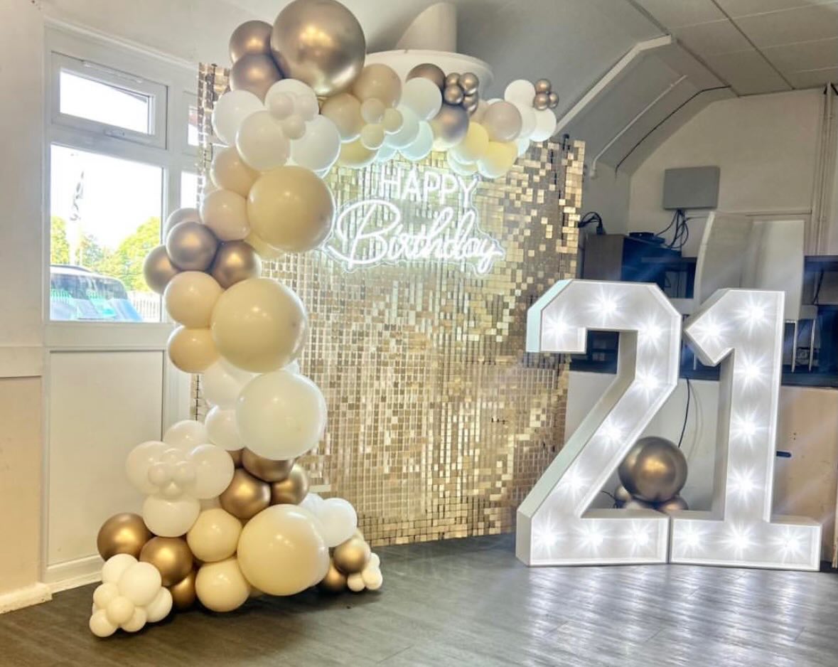 Working with @lh_balloons again this weekend with numbers and neon for her fabulous display for a 21st Birthday π₯³π