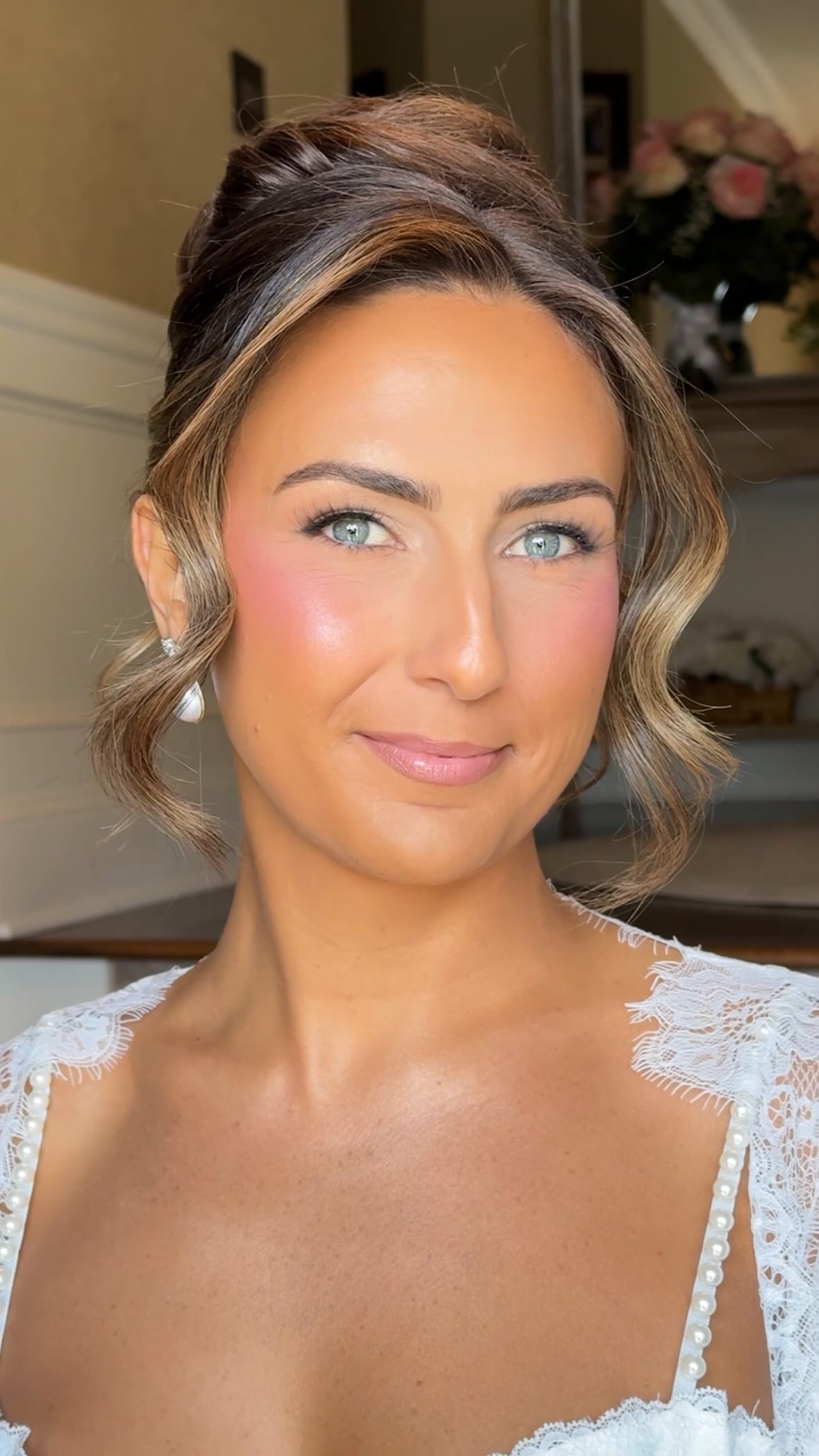 The iconic & highly requested pink blush is here to stay for the 2026 bridal season. My bride Lauren pulled it off effortlessly.
Makeup @angelazavala.mua
Hair @bebeautifull__
Venue @the.lannin
Coordinator @yourbridalbestie_co
#bridalmakeup #bride #weddingmakeup #longislandmakeupartist #makeup