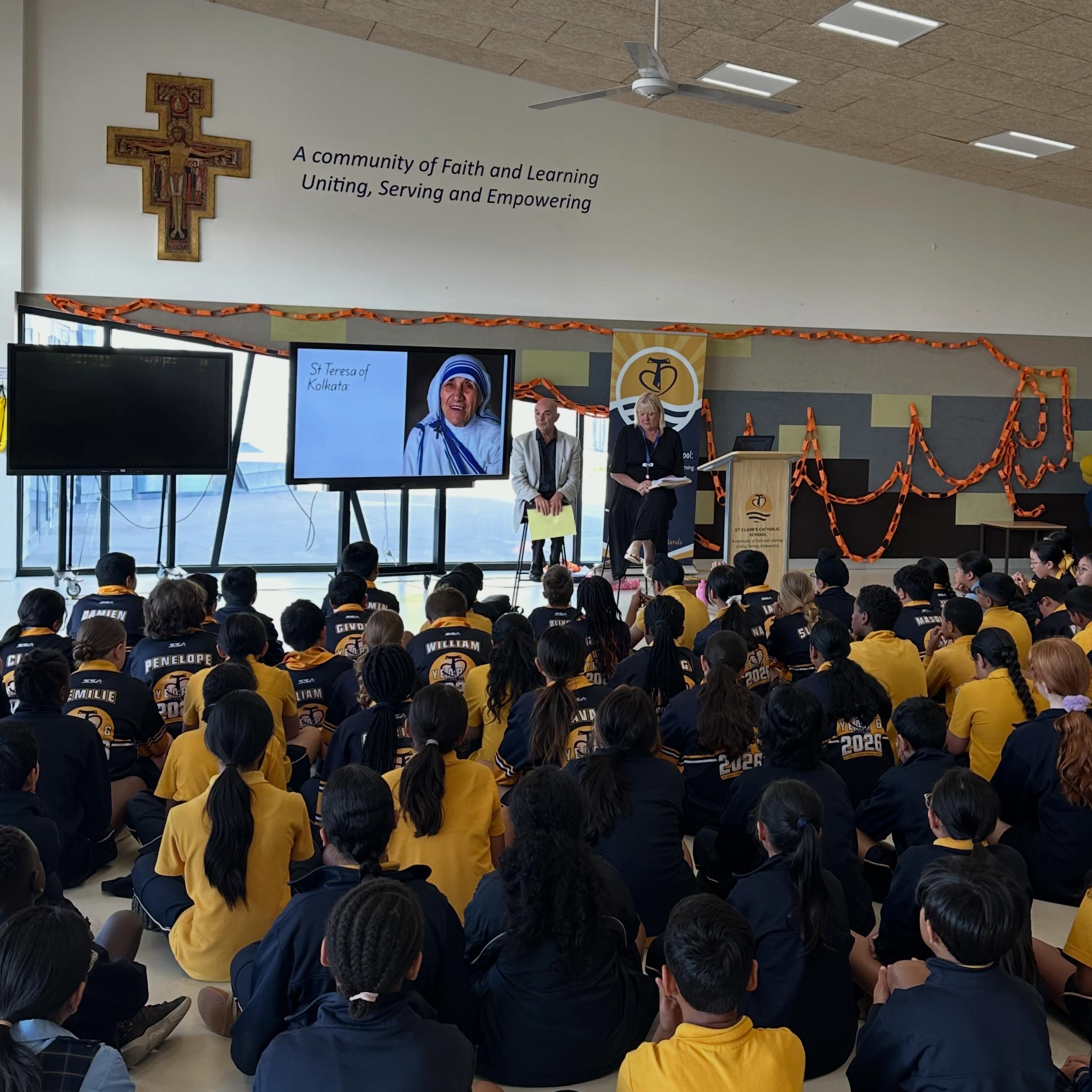 Our Year Six children have been preparing to celebrate the Sacrament of Confirmation in the next few weeks. Recently, they participated in an Immersion Day, led by our Faith Coach, Dan, and special guests Suzanne from St Theresa of Kolkata and Fr Jude. They brought a relic of part of Mother Theresa’s Sari to share with our children and spoke about how she led a life of discipleship.
Bishop Martin Ashe also visited St Clare’s and delivered a message about using the fruits and gifts of the Holy Spirit to make a difference in the world. Our school community continue to keep these children in our prayers during this special time of preparation ✝️💙💛