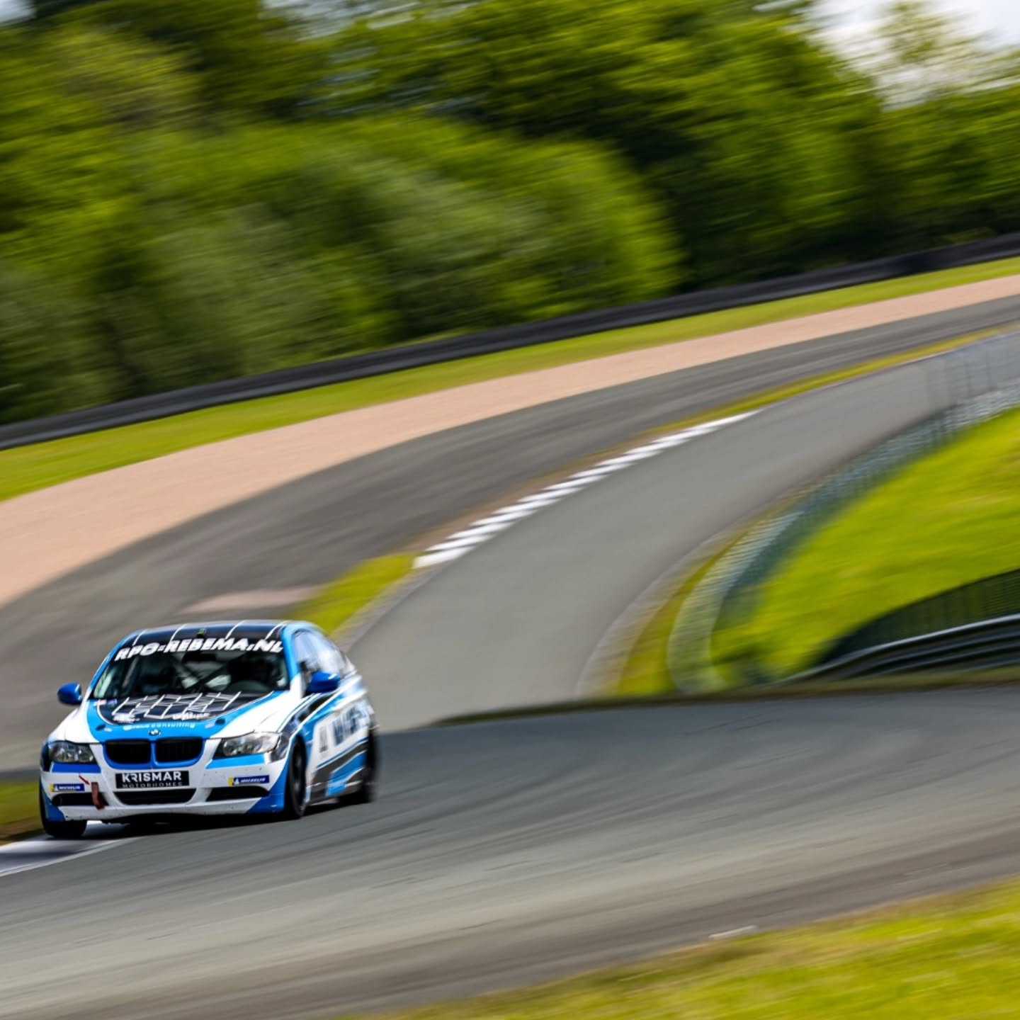 One intense day of racing, three days of great company. 🏁🇩🇪
We headed over to the legendary Bilster Berg rollercoaster for an unforgettable trip. While the focus was on a single day of sharing the passion for racing on the track, staying for two nights gave us three full days of great vibes, team building, and networking.
Thanks to the machinery supplied by BMW Team VanDerHorst we shared the experience with 10 drivers — including the reigning class winners of the 24 Hours of Zolder. 🏆
To top it off E90 expert coaches, Kobe Claes and Johan Lambregs, were there to help elevate the game. 📈
The BMW's felt absolutely incredible through the blind crests. Swipe left to check out the full weekend wrap-up! ➡️