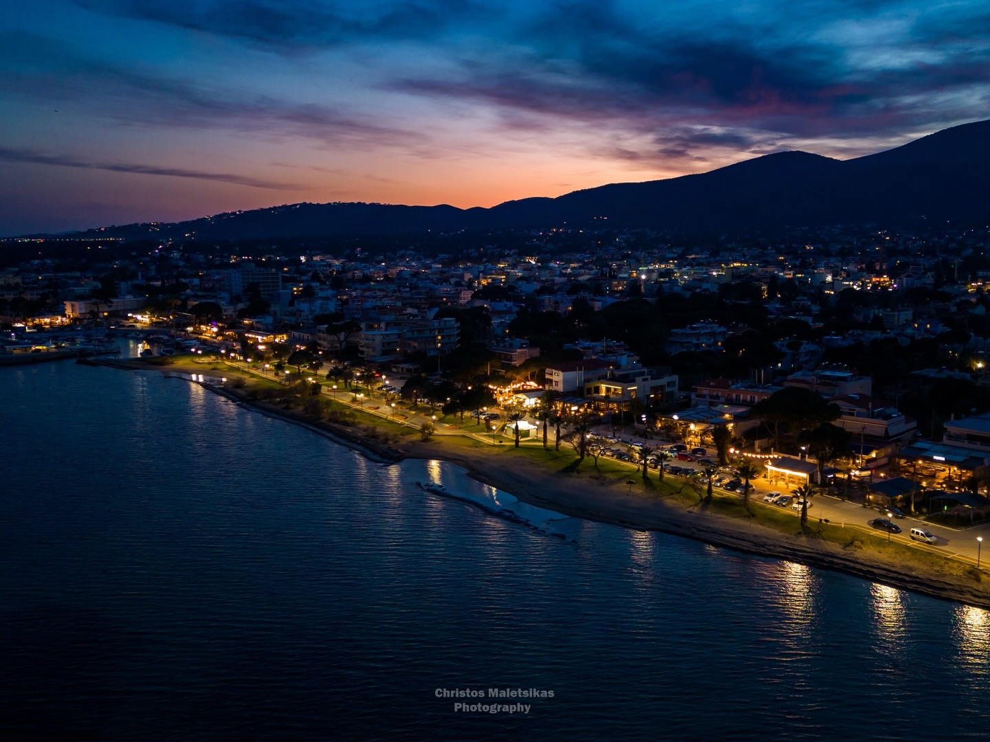 Nea Makri by night ✨
@christos_maletsikas #welovemarathon
.
.
.
#greece #greecebeauty #athens #urbanjoy