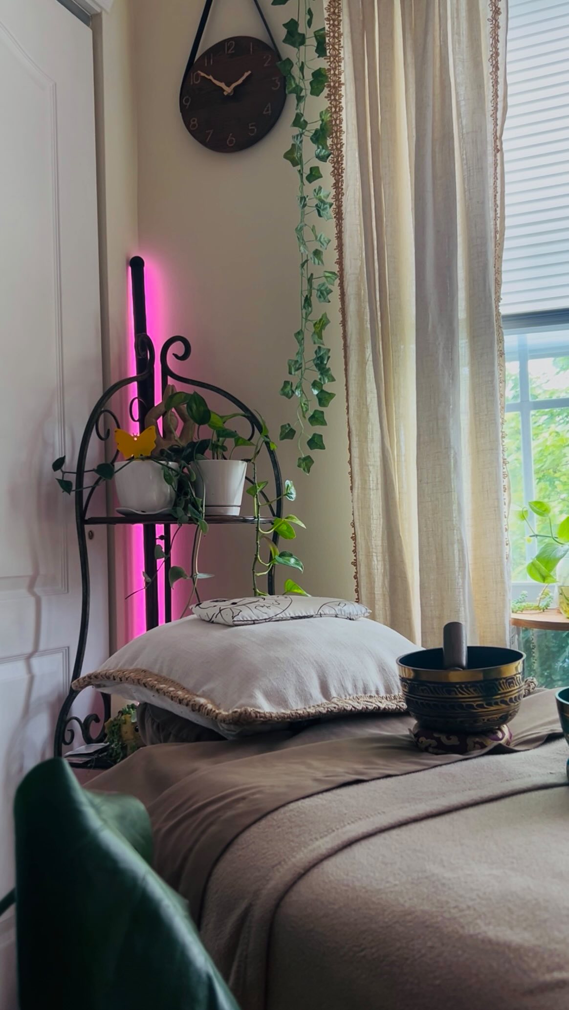 There’s something really special about having a space that holds you just as much as you hold others🥹🤍
This is my private Reiki Room! My sanctuary where I offer Reiki + sound healing through Healing with Jada. Every detail was created with intention: to feel safe, grounding, and soft enough for you to finally exhale ✨
I’m really proud + grateful of this space and even more grateful for every client who has stepped into it and trusted the process. If you’ve been feeling like you need to reset your energy, come back to yourself, or just be held in stillness for a while, I’ve got you!
I currently have 2 more spots open for summer sessions and would love to welcome you into my client space.
Booking is open through the link in bio ✨
•
•
#Healingwithjada #reikihealing #soundhealing #energyhealing #selfcarerituals
