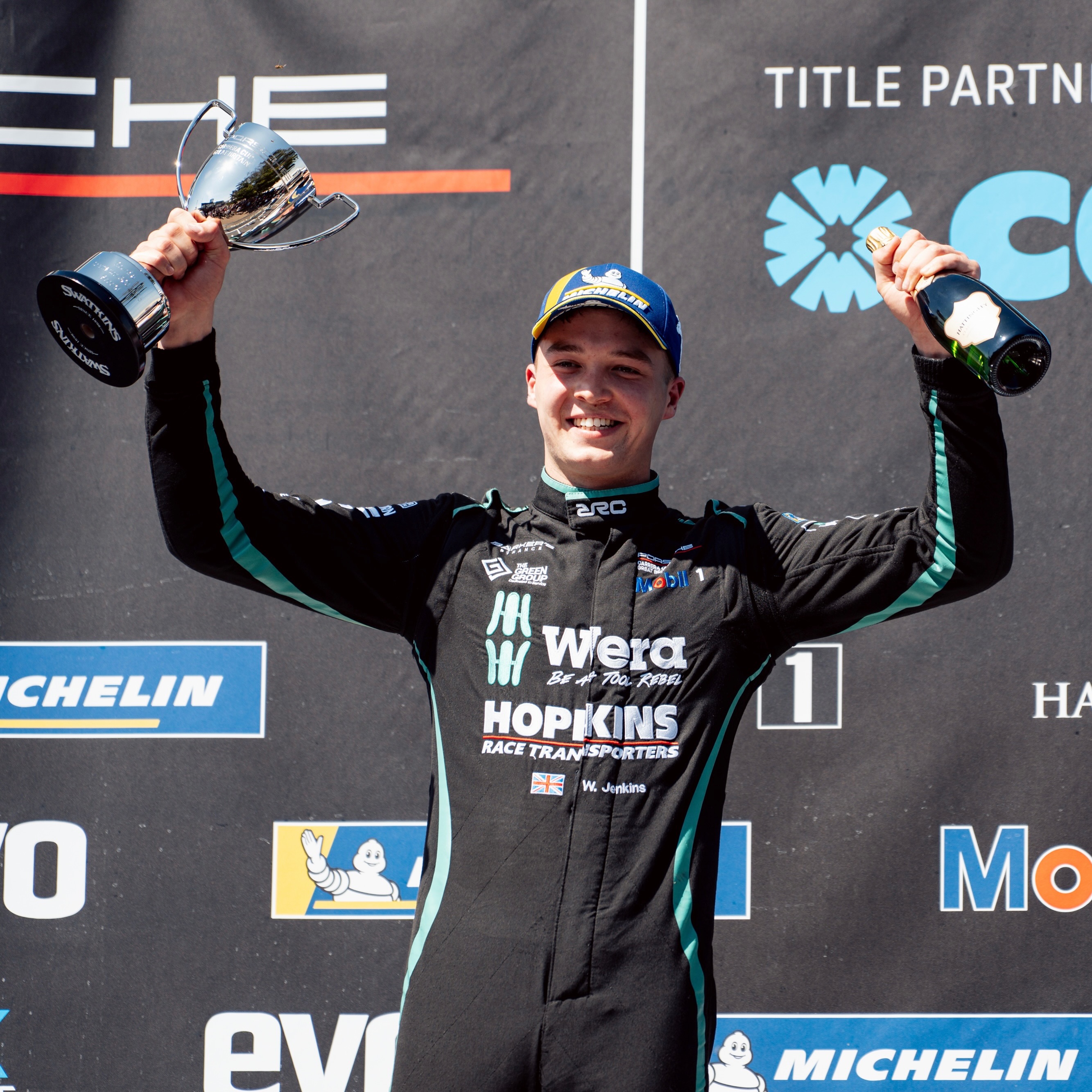 Mega start to the day 🏆
I got boxed in at the start and slipped back to fourth, but was able to fight back to second and a great haul of points.
Race Two ▶️ 15:10 📺 Live on ITV4
#willjenkinsracing #carreracupgb #motorsport #btcc @porscheraces_gb @carwow @allianceraceuk @weratoolsuk @weramotorsport @teamparkerracing @hopkinsracetransporters @asset_alliancegroup @reefertrailercentre @safholland_uk @thegreengroupuk @wstransportation @toolmaniacuk #weraallianceacademy