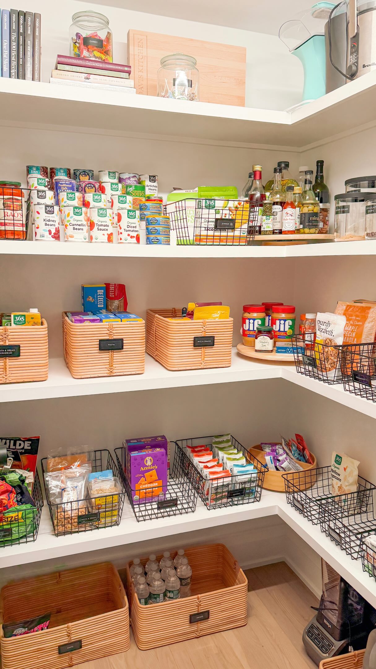 When your pantry looks like this, you’ll understand 🧘♀️
Link in bio. ✨
#pantry #pantryorganization #homeorganization #greenwichct
