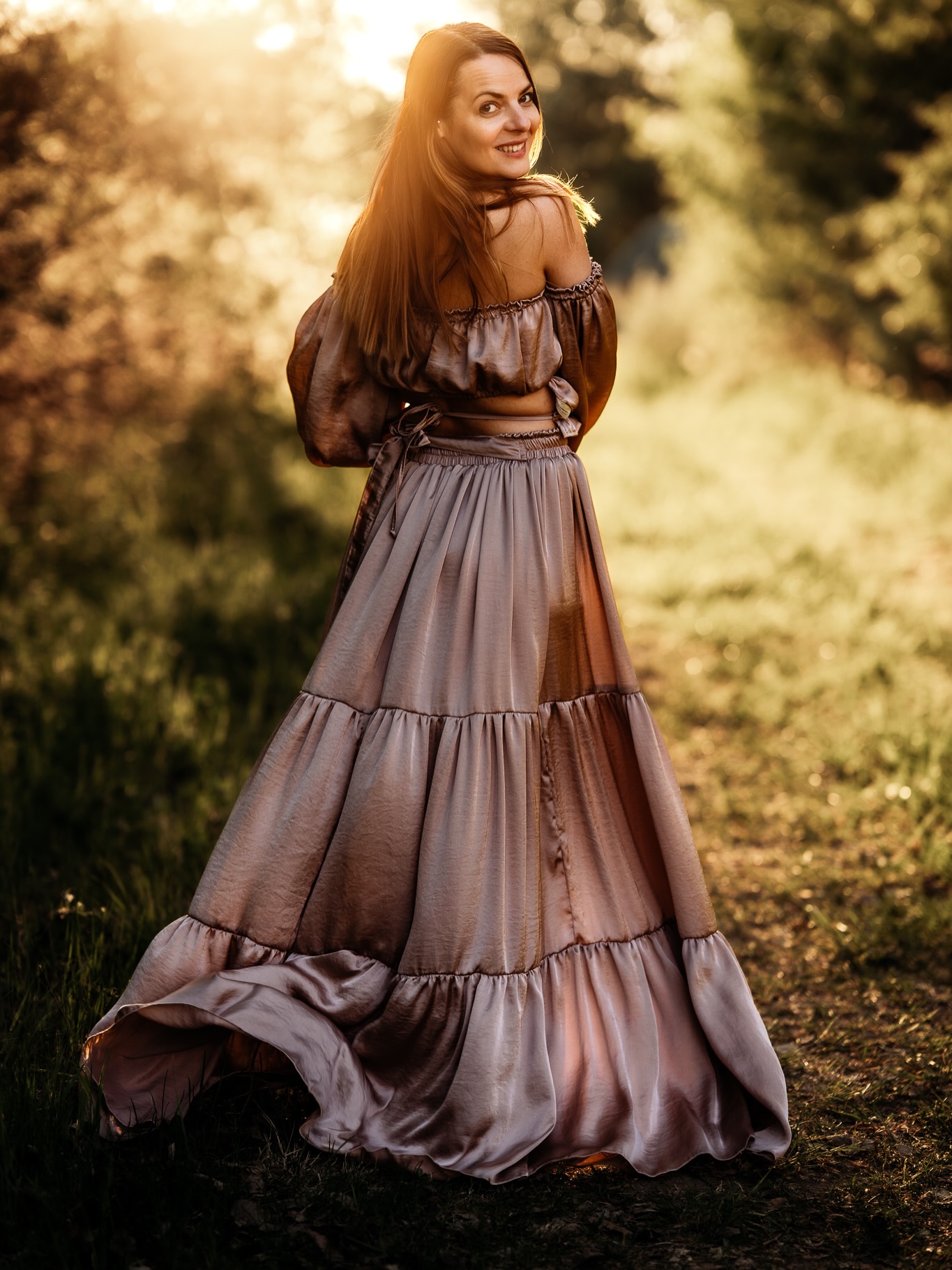 This beautiful 2 piece set is made of silky chiffon that doesnt need to be steamed at all🤩
Isnt that wonderful?🥰
Available in rust and this amazing coffee rose color✨
📸 @sunsetpixels
#edenartdresses #maternitystyle #clientclosetdress