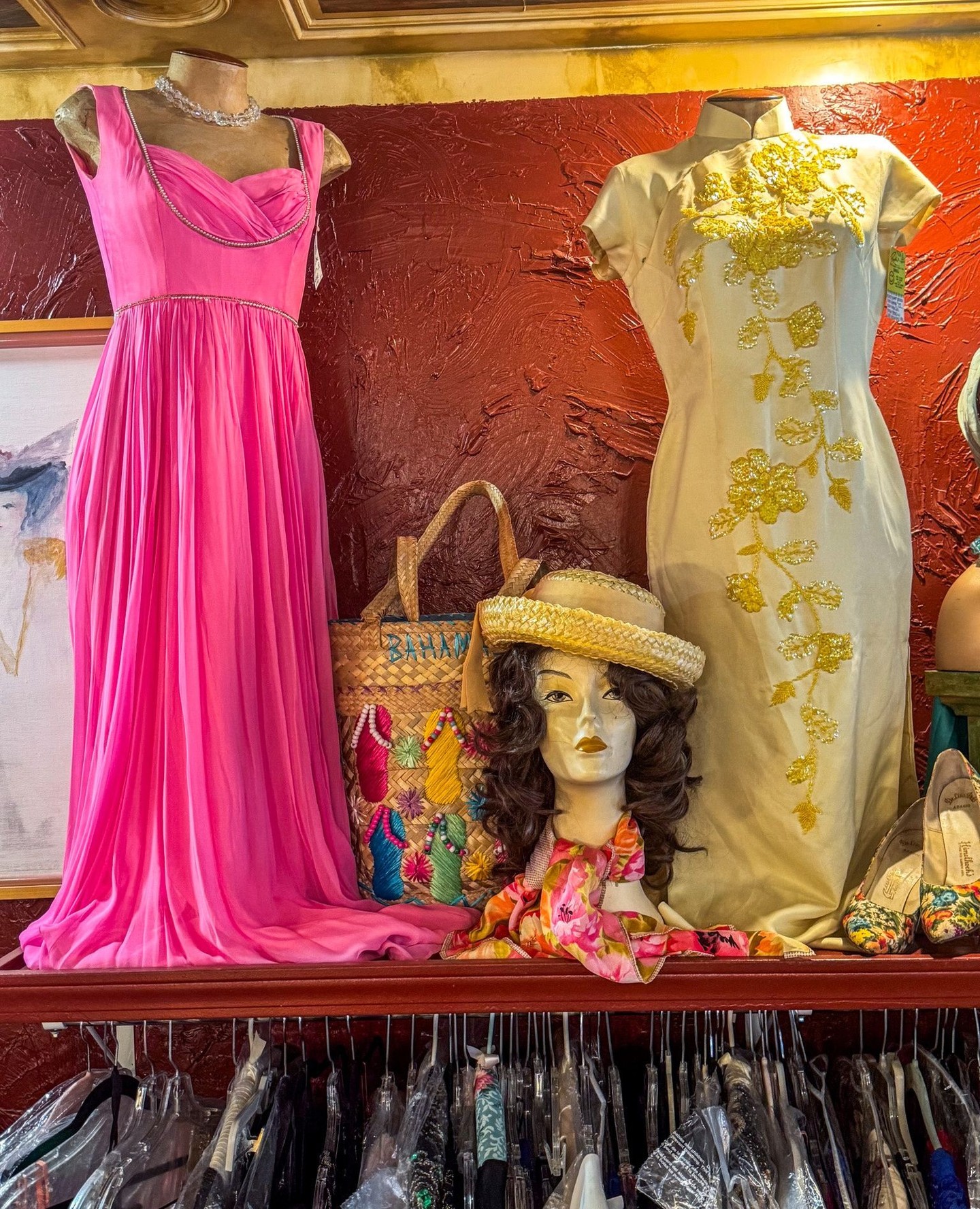 Pretty summer dresses and vintage accessories are taking over the shop ☀️
Soft florals, colorful prints, delicate jewelry, tiny handbags, oversized sunglasses, and the kind of one-of-a-kind pieces that make getting dressed feel fun again.
Whether you’re heading to brunch, a summer wedding, vacation, or just want to romanticize everyday life a little more, there’s nothing like finding a vintage treasure that feels completely *you*.
The best pieces never stay long around here.
Come explore new summer arrivals at Playclothes Vintage in Magnolia Park and find your next favorite outfit.