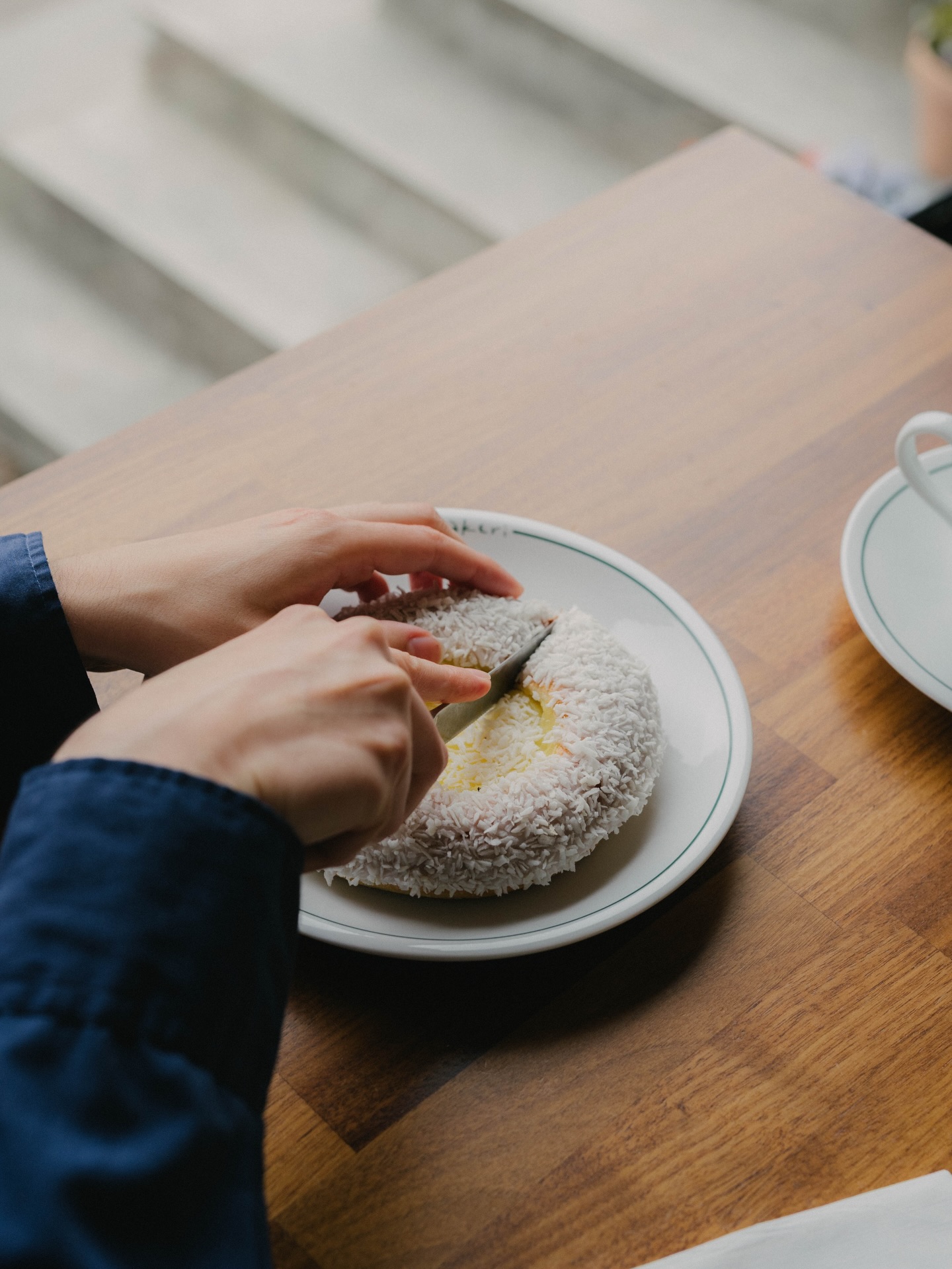 God pinse, kaffevenner ☕️
På Lille i Lille Tøyen Hageby får du herlig langhelg stemning med deilig bakst og kaffe, både inne og ute!
Her kan du også ta med deg helgebuketter eller andre vakre vekster fra @flow_oslo 🌾