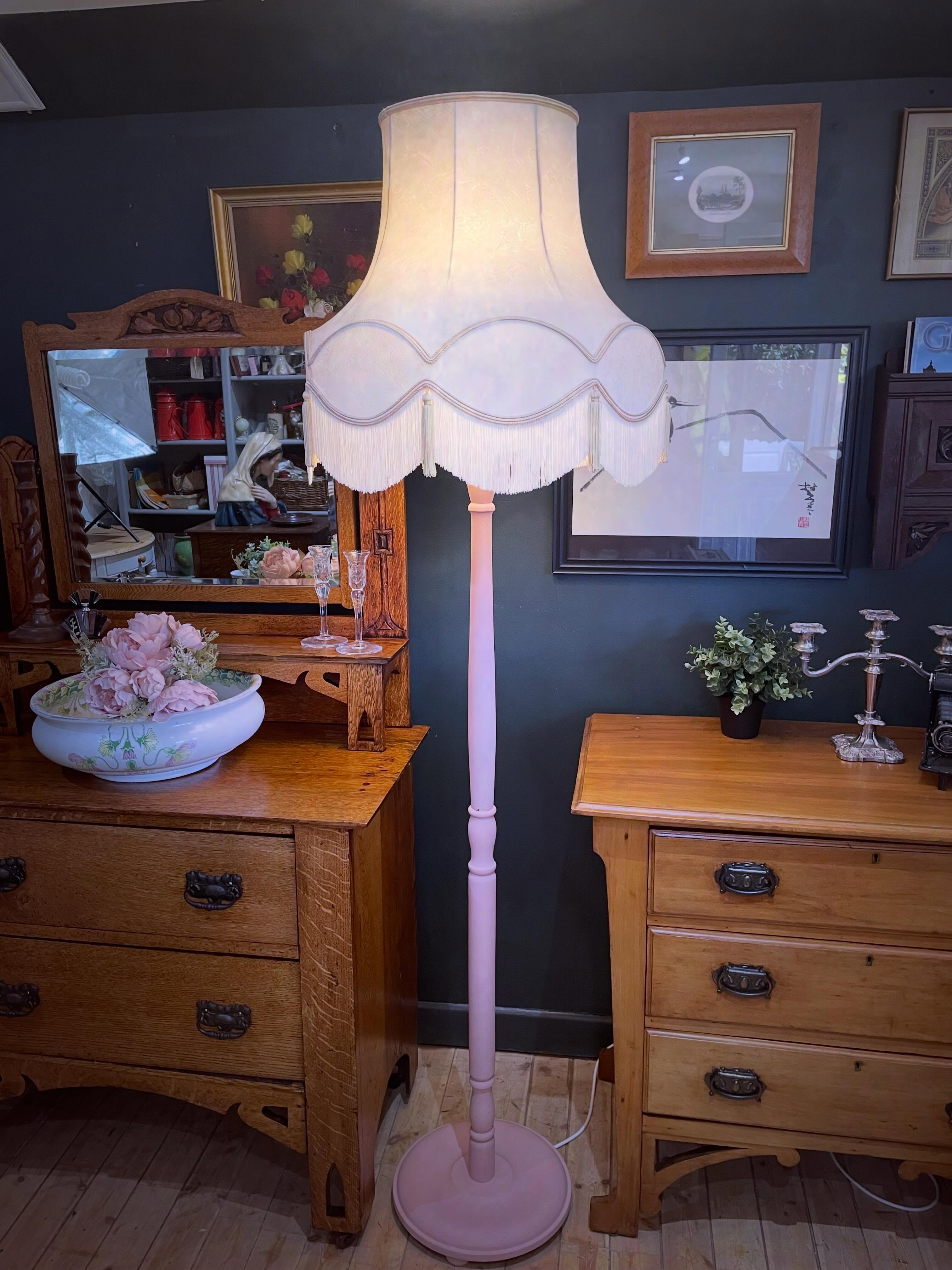 -SOLD-
Light up your life with this fabulous standard lamp and gorgeous shaped shade. Base painted in a lovely soft pink, neutral shade with cream braid and fringing.
Long flex, on/off clicker Granny chic! £75
We’re off for a dog walk this morning 🐶 Whatever you’re doing have a great day!
#standardlamp #fringedlampshade #floorlamp #grannychic #cosycorner