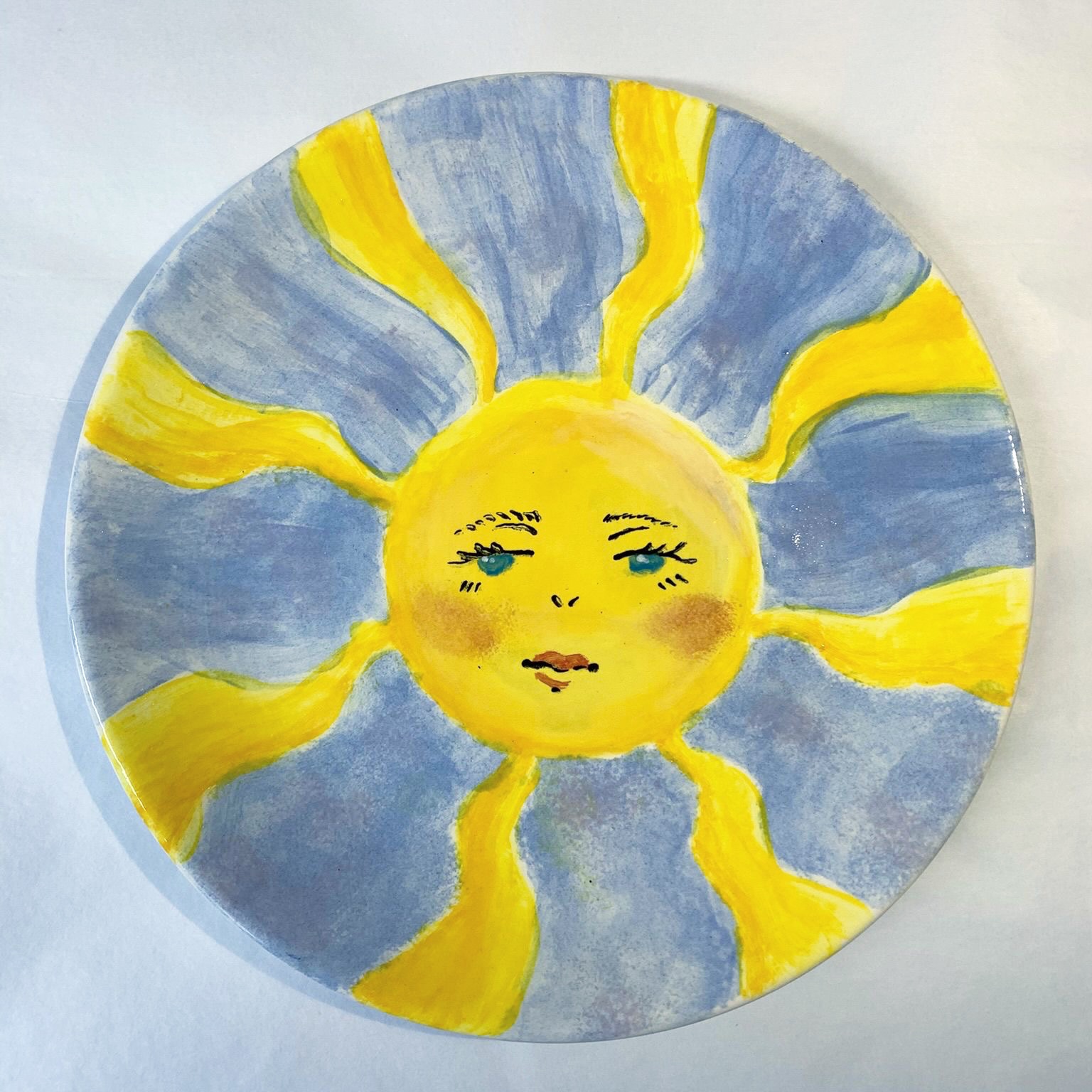 The sun is out and we’re in for a hot one this week ☀️
Whilst the kiln can warm up the studio, we do everything we can to keep it cool. We get the fans blasting and cold drinks flowing in order for you to have an enjoyable time out of the sun
Book in for half term via our website
