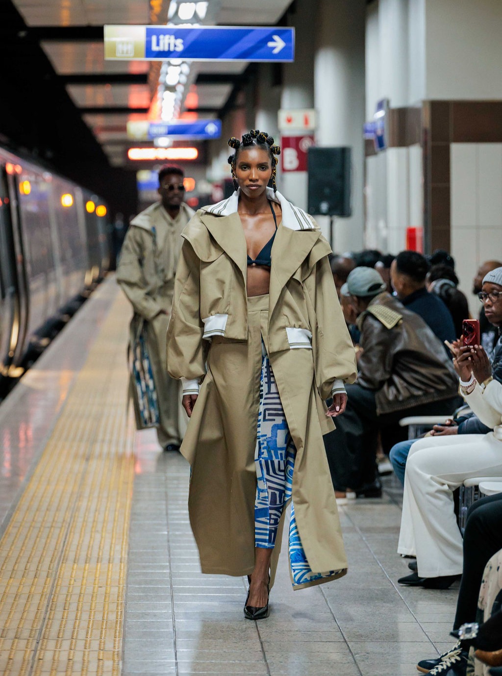 David Tlale turned the Gautrain into a runway of dreams ✨ A bold celebration of African luxury and urban flair — where the city itself becomes the stage. Read the full story (Link in Bio)
https://www.trendsetteronly.com/post/the-station-is-the-stage-david-tlale-reimagines-the-gautrain-as-a-runway-of-dreams
#DavidTlale #Gautrain #FashionEvent #AfricanLuxury #TrendsetterOnly