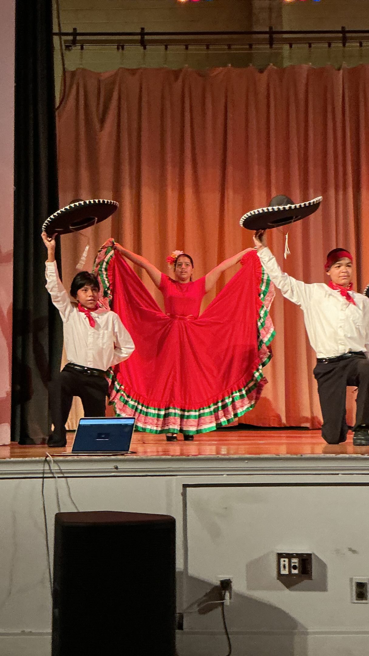 Our 6th grade students brought culture, energy, and tradition to the stage with beautiful Mexican-inspired dances representing the regions of Jalisco, Chihuahua, and Veracruz 🇲🇽✨
#dlmsfamilia #danceshowcase #nycpublicschools