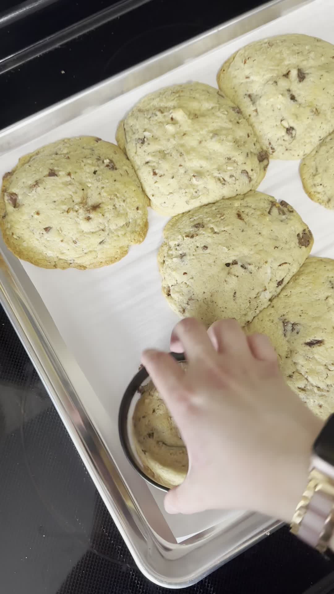 Sometimes my cookies come out looking less than perfect but with a little magic I get them looking delicious 😋 #bakery #cookies #smallbusinessbigdreams #stuffedcookies #baking #cookielover #sudburybusiness #homebaker #treatyourself #sweettooth