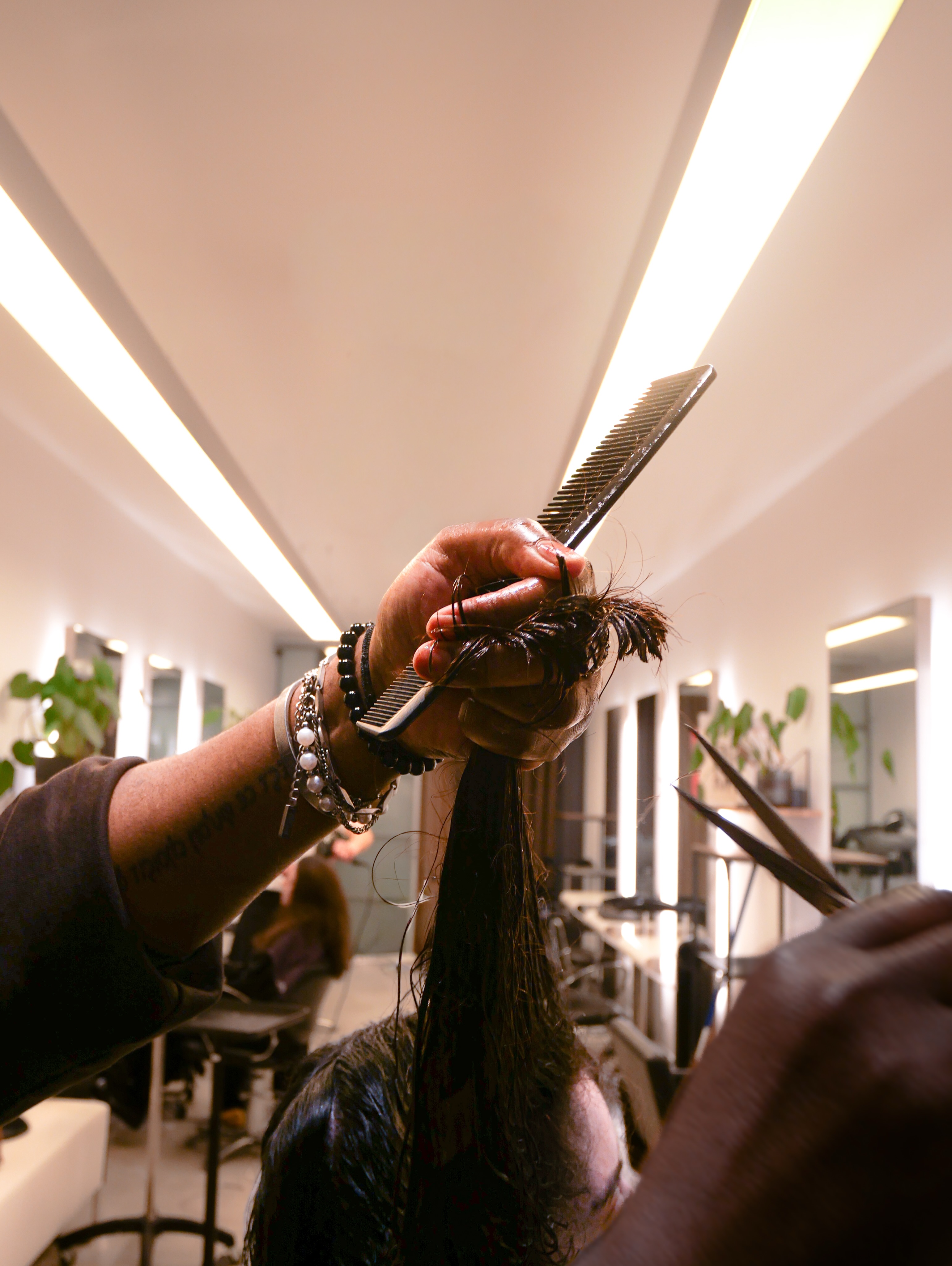 ✨Un fauteuil sera toujours prêt pour vous à la Fabrica !
✂️: @expert_boucles
#lafabrica #coiffeurparis #hairdresser #haircoworking