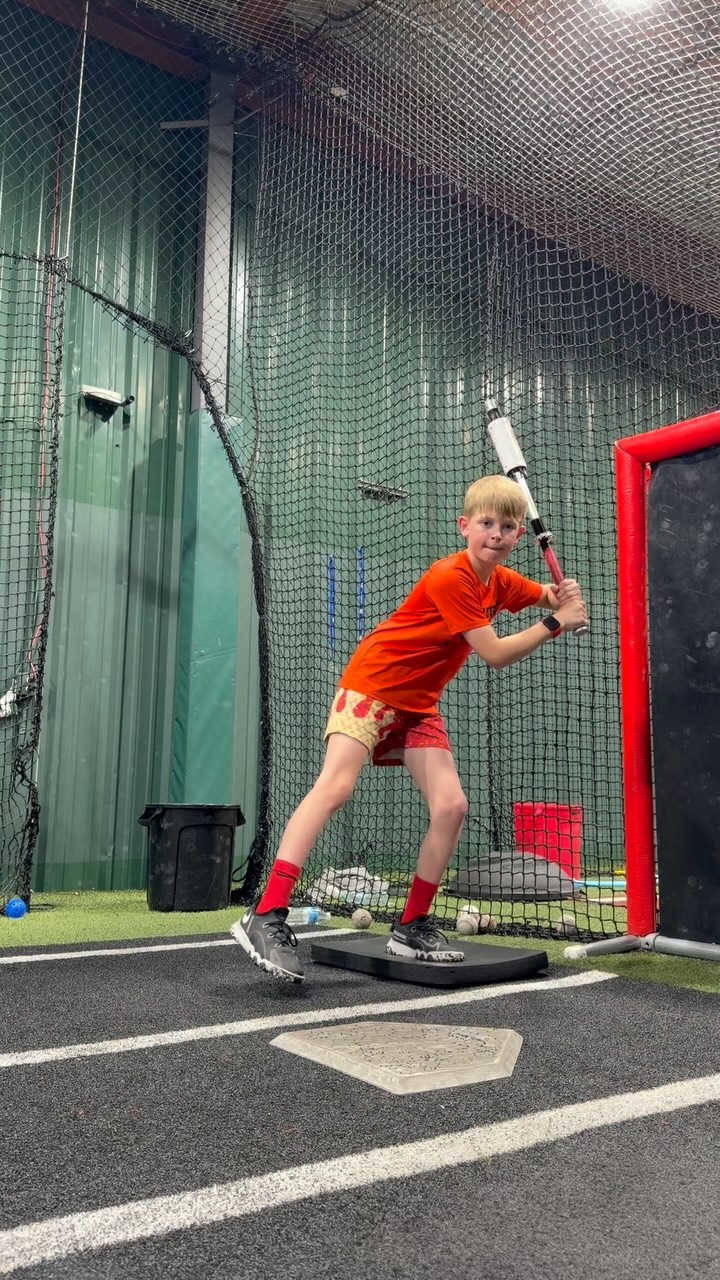 PLUS using a weighted @provelocitybat 👏🏻
Grady King challenging his balance and control learning how to slow the game down during his lesson with trainer Tyler Reis @tylerreis11
#cside #baseball #youthbaseball #hittingdrill