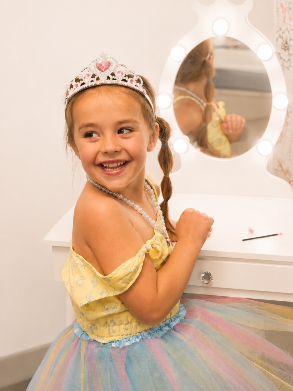 Ear piercings are a big deal, especially for little ones! 🥹💕
That’s why we offer our Princess Package to make the whole experience feel fun, exciting, and way less scary. Cute pictures, treats, certificates, sparkles, and lots of reassurance included 👑✨
Book through the link in our bio today!💖