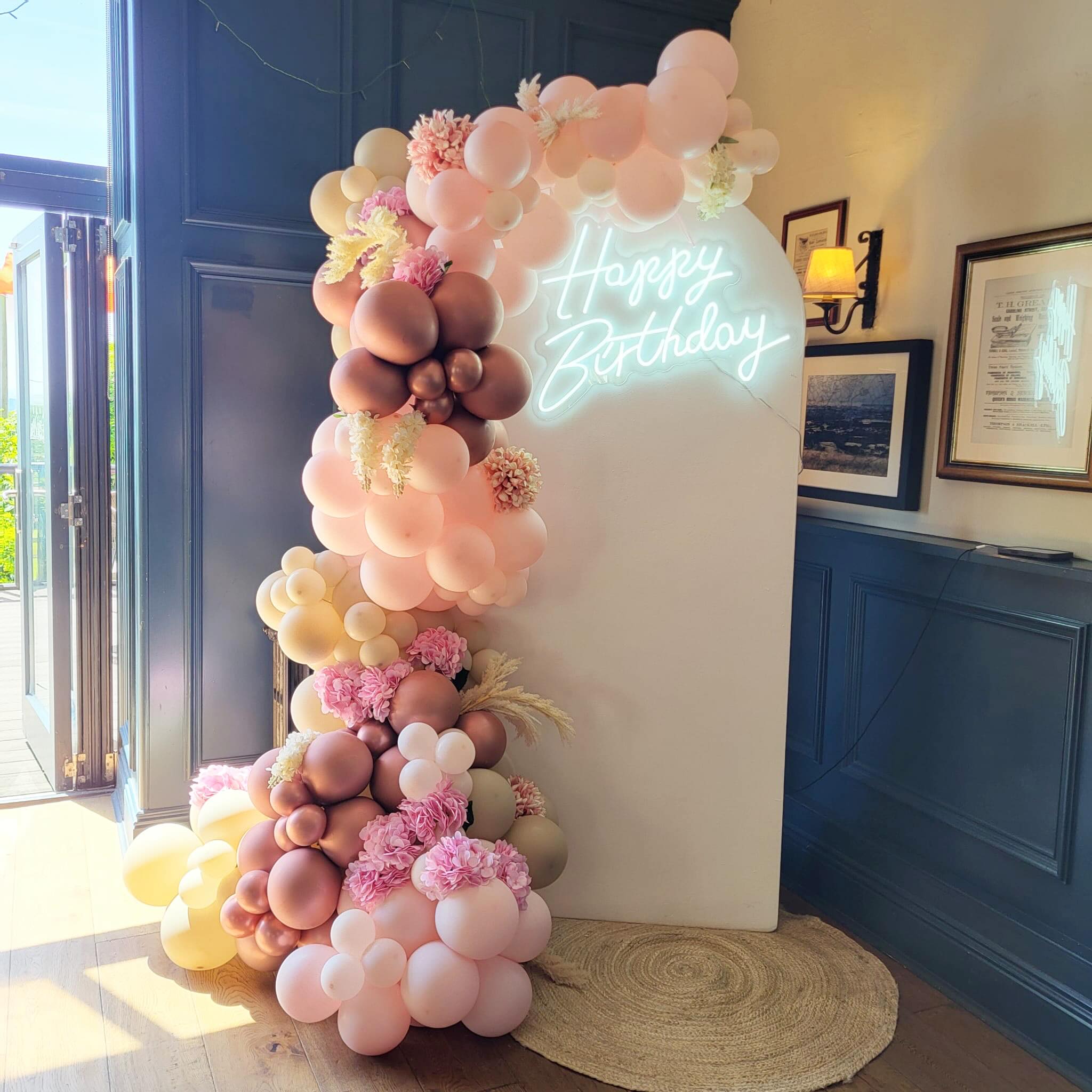 Birthday celebrations @tymawrcardiff π
#organicballoons #balloonarch #cardiffballoons