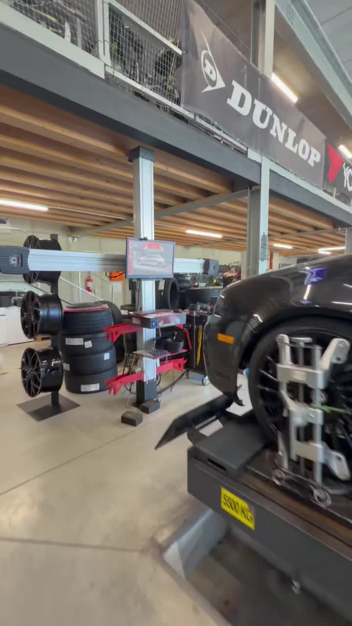 🚗 3D ACHSVERMESSUNG FÜR DEINEN GOLF 🚗
Lenkrad schief?
Reifen nutzen sich ungleich ab?
Dein Golf zieht nach links oder rechts? 👀
Mit unserer professionellen 3D-Achsvermessung fährt dein VW Golf wieder perfekt gerade – für mehr Fahrkomfort, Sicherheit und längere Reifenlebensdauer. 🔥
✅ Präzise Einstellung mit modernster 3D-Technologie
✅ Perfektes Fahrverhalten
✅ Weniger Reifenverschleiß
✅ Ideal nach Fahrwerkumbau oder Felgenwechsel
📍 PNEUSCENTER GMBH – Rodeneck
📞 0472 888048
🌐 www.pneuscenter.com
#vwgolf #spureinstellung #3dachsvermessung #golfr32 #rodeneck