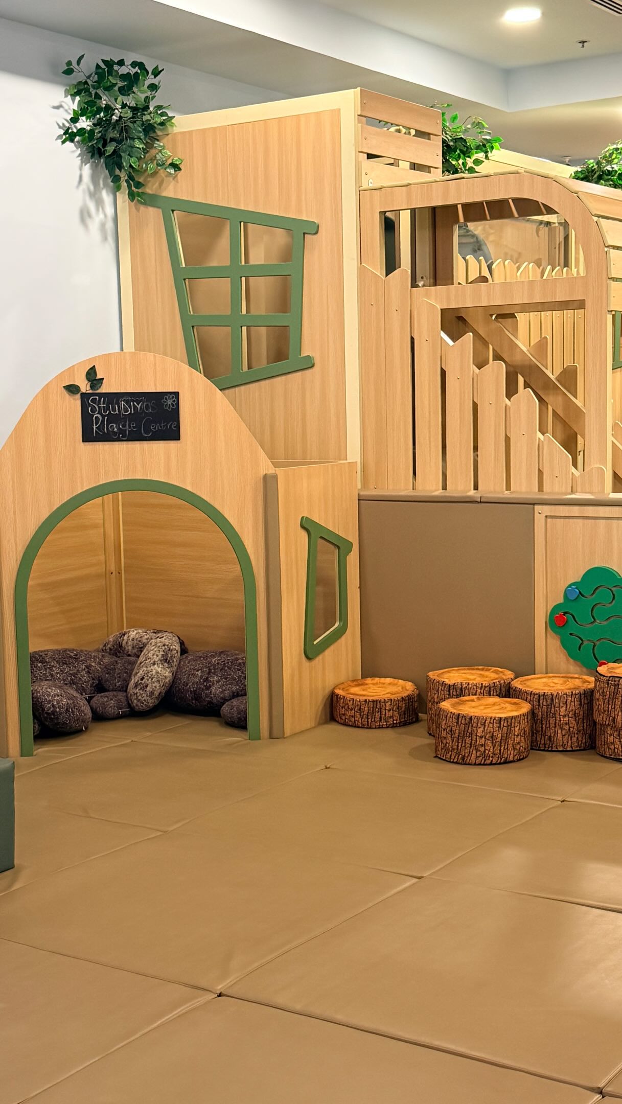 To celebrate our communities this Eid, @studiyolab and @greenheartwellbeing.earth would love to welcome children aged 4-7 to a FREE creative wellbeing session this Saturday, 30th May from 10am - 12.
📍Times Square Centre
Registration essential
Link in stories 💚
#communityevents #timesquarecentre #creativewellbeing #playtime #wellbeingeducation