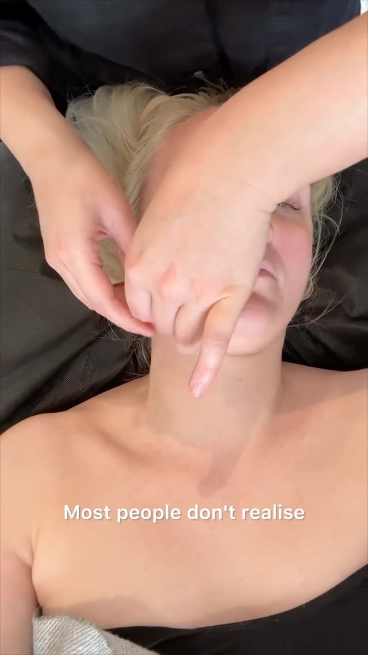 Most people don’t realise how much tension they hold in their jaw.
The masseter is one of the strongest muscles in the body — and one of the first to respond when your nervous system is under pressure. Clenching, grinding, a bite that’s always slightly tight. Most people have been doing it for years.
By the time it registers, it’s usually affecting more than the jaw. The face, the neck, headaches, sleep.
Intraoral massage — working from inside the mouth — accesses the muscles that no amount of external pressure can reach. It’s one of the reasons I trained in buccal massage and Face Remodelling.
→ www.nuclearwellbeing.com
#NuClearWellbeing #clinicalmassage #buccalmassage #Hampshire #wellbeing