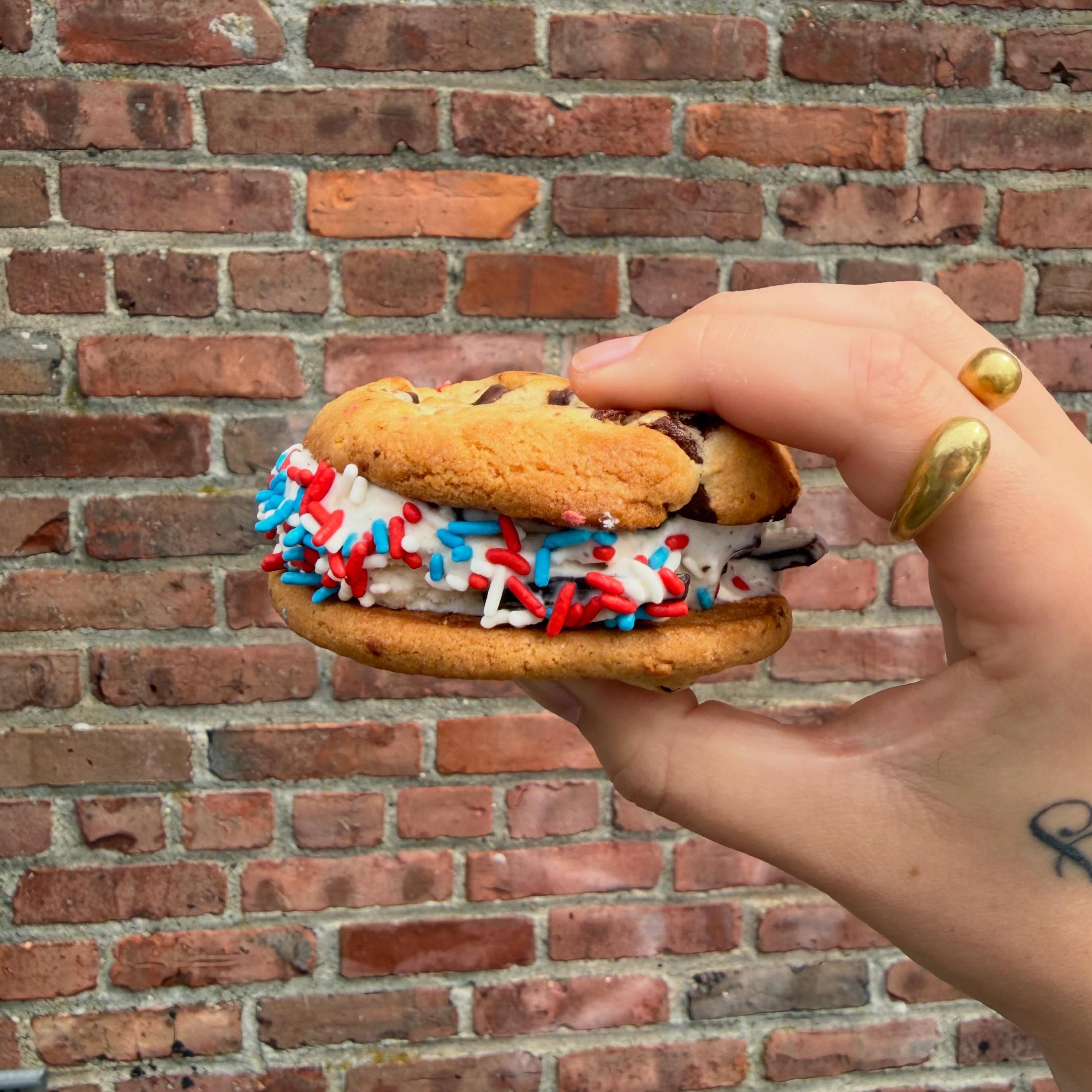 Today we pause to honor the men and women who gave everything so we could have days like this. 🤍 Thank you.
❤️ Hingham — open until 10 | 💙 Scituate — open until 9