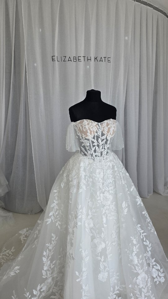 A little mannequin magic ✨☀️
Since the sun is shining, we thought it was the perfect excuse to add a little extra sparkle to the boutique
Book your bridal appointment and come find your dream dress 🤍
📱www.elizabethkatebridal.co.uk
📧 hello@elizabethkatebridal.co.uk
📞01724 645 058
📍128 High Street Crowle DN17 4DR
#BridalBoutique #WeddingDressShopping #BrideToBe #BridalStyle #WeddingInspiration SparkleSeason BridalFashion SayYesToTheDress WeddingDressInspo ModernBride BridalReel BoutiqueStyle