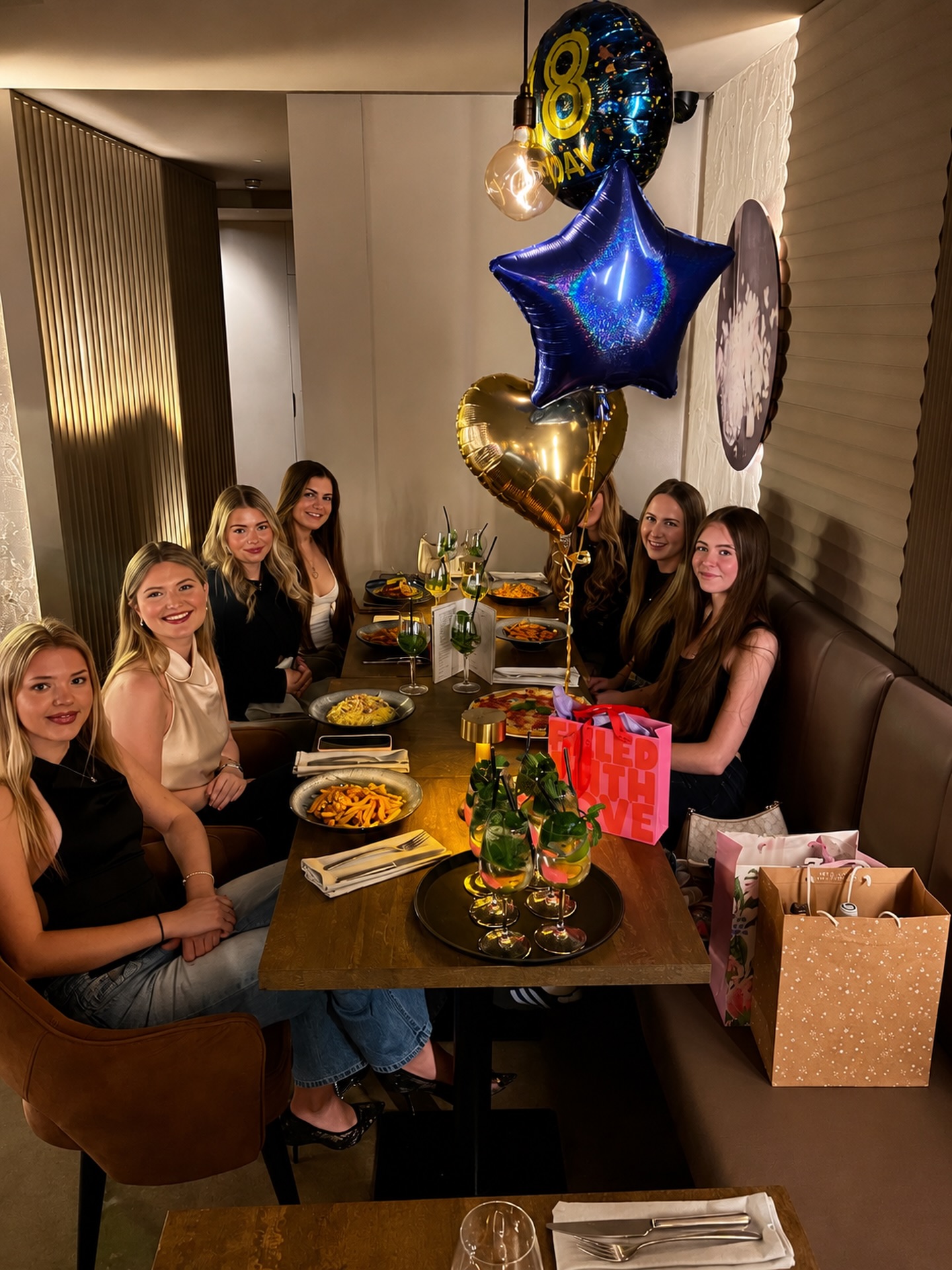 Celebrations are simply better at SALT.
Beautiful people, delicious food, elegant surroundings, cocktails flowing and moments worth remembering.