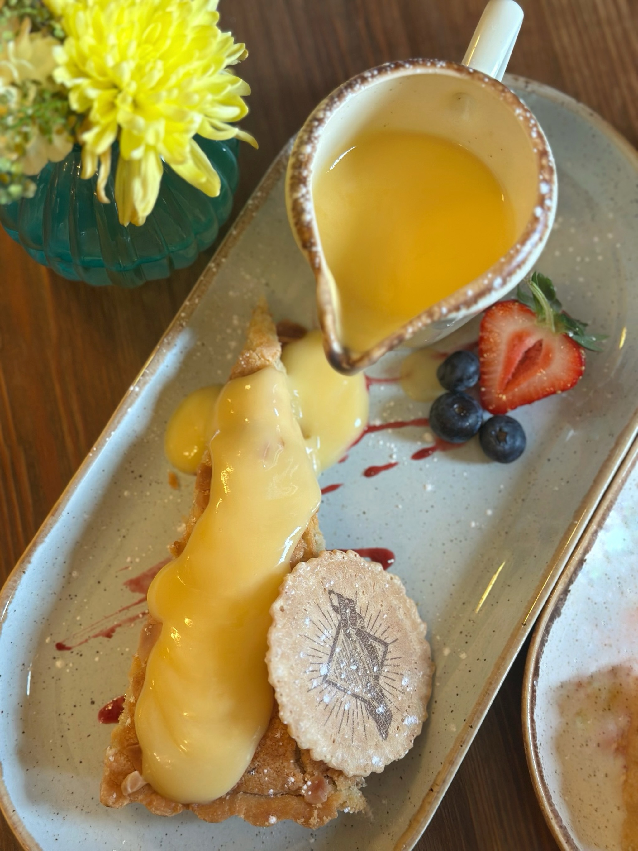 Too hot to cook? We’ve got you covered! ☀️🍰
Step out of the heat and into comfort… whether you’re cooling off in our air-conditioned restaurant or basking in the sunshine of our beautiful courtyard🤩
Settle in with an ice-cold drink, tuck into delicious home-cooked food, and save room for the real star of the show, a Bakewell tart drowned in creamy custard😍
Because around here, pudding weather is every kind of weather!
#visitbakewell #oldoriginalbakewellpudding shop #bakewelltart #summer