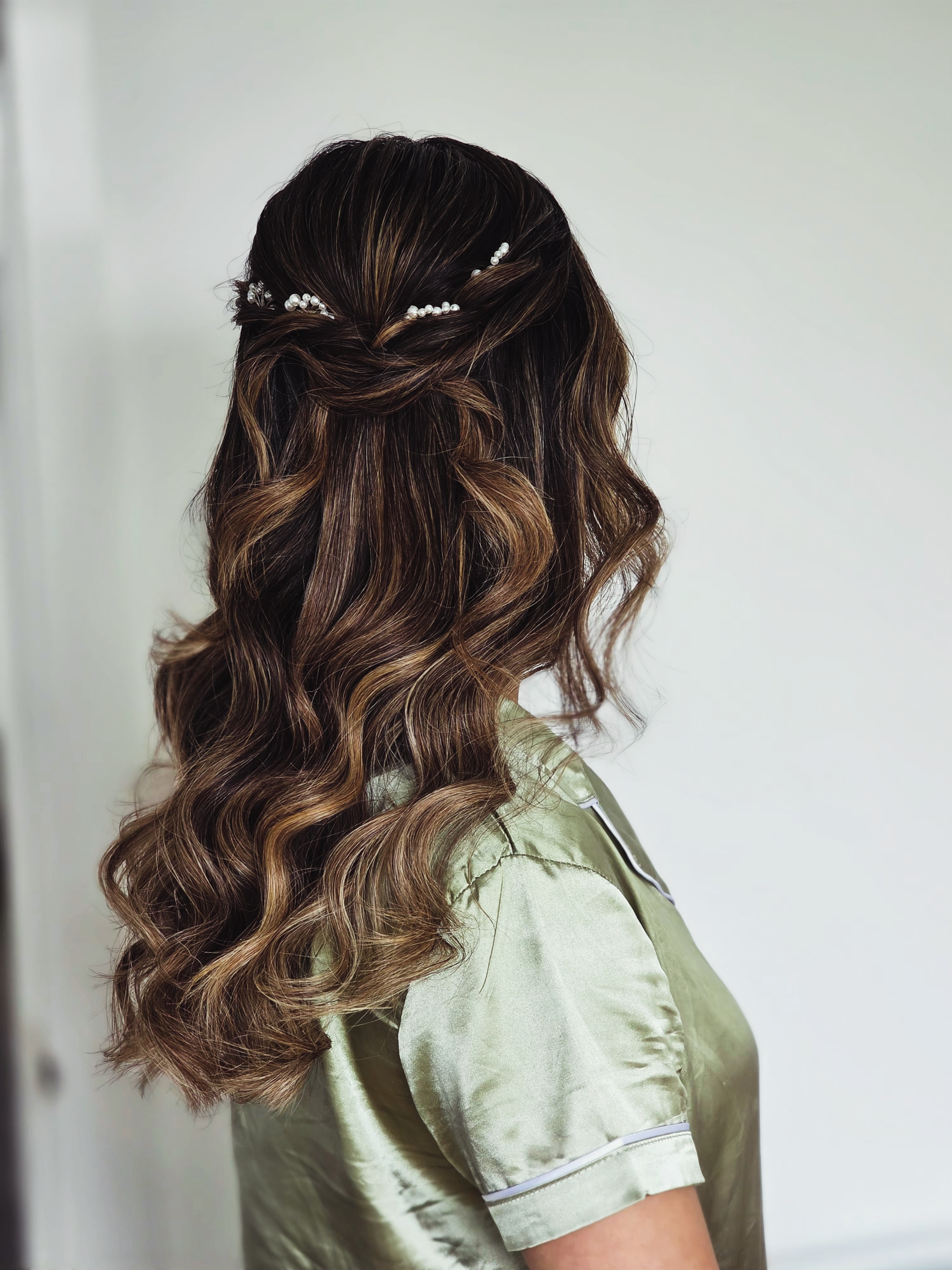 Creating beautiful hair here, there & everywhere β¨οΈπ«Άπ€π
β¨A few little moments from the month of May so farβ¦
Feeling so lucky to share so many beautiful moments with such amazing people, forever thankful for every single one of you π€
We may not be showing up online as much right now, but weβre showing up behind the chair every day and giving 100% to all of our brides and their parties β¨ππ«Ά
So much love, hard work, happy tears & gorgeous glam latelyβ¦ and we wouldnβt have it any other way π€β¨
#BridalHairSpecialist #WeddingHairUK #BridalBeauty #WeddingMorningVibes
