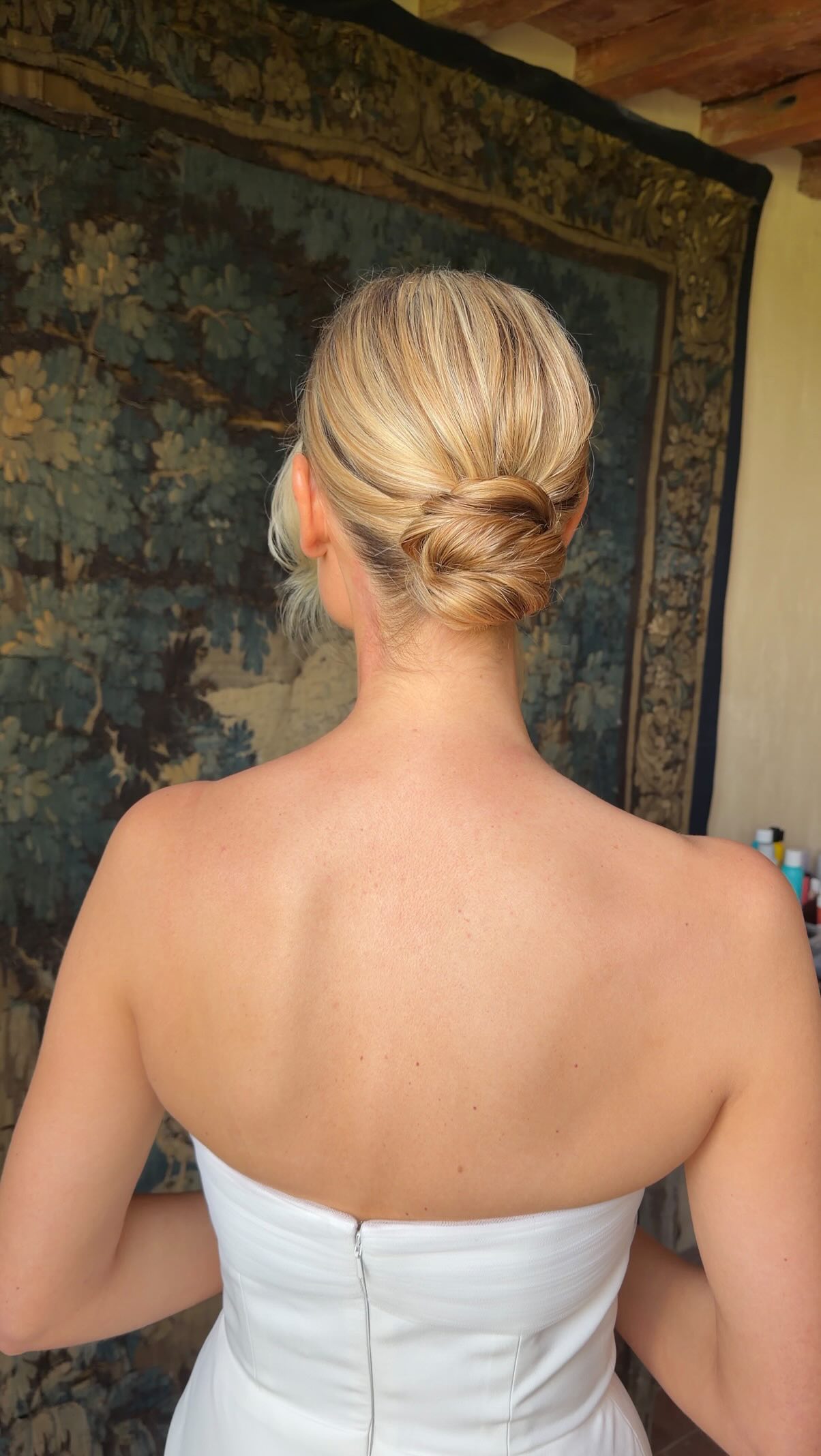 The low bridal bun is a classic but also feels very modern.
A clean bun with natural volume in the crown combined with a soft bend in the face framing pieces.
She’s a classic for a reason, she’s polished & chic 🤍
Save this as your bridal hair inspo
•
•
•
•
•
•
Bridal hair - bridal hairstylist - bridal hairstylist belgium - hairstylist belgium - bridal bun
#bridalhair #bridalbun #bridalhairstylist #hairstylistbelgium #bridalhairstyleideas