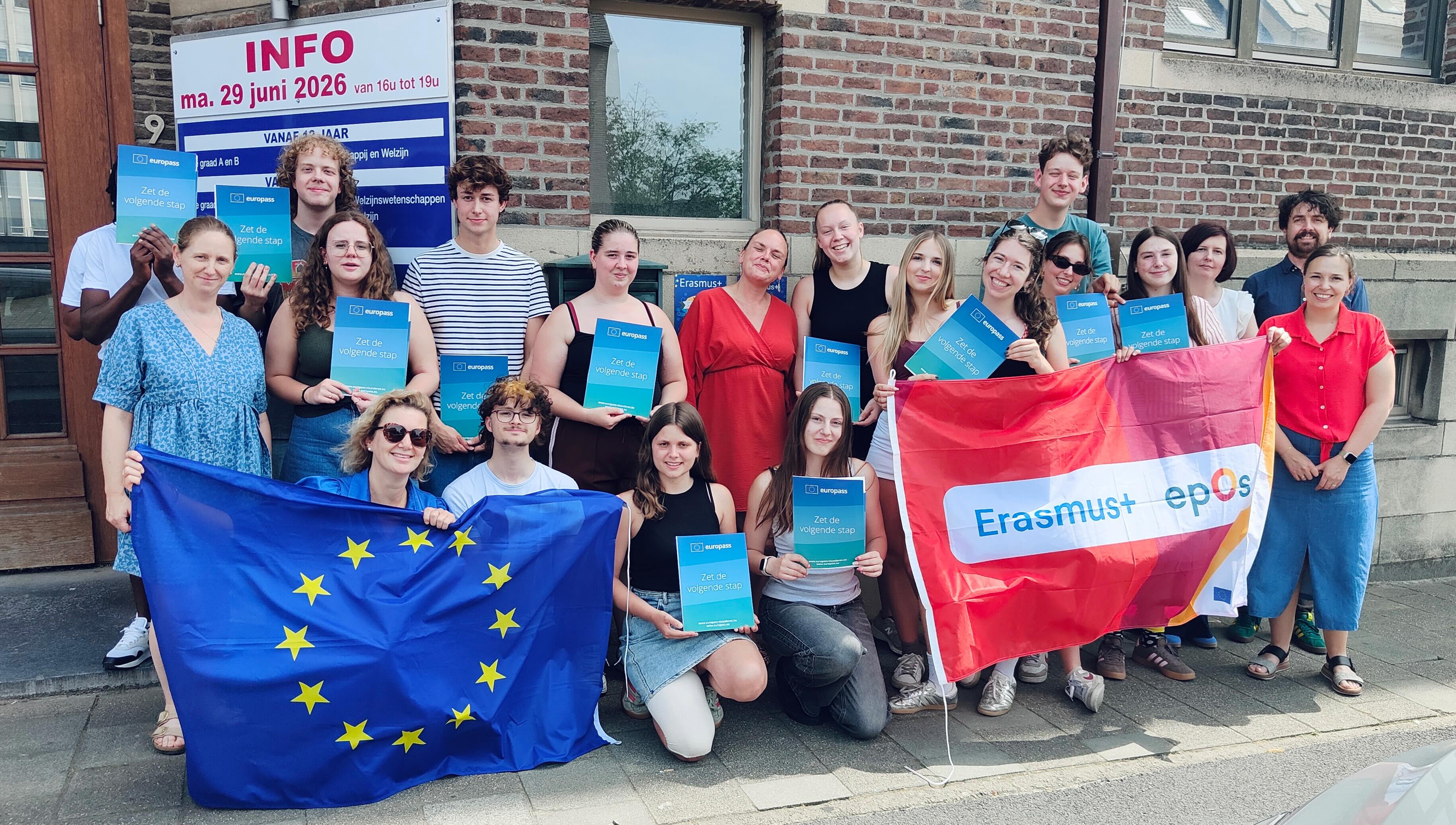 Het was een bijzonder druk Erasmus+-jaar!
Met een zelfgeorganiseerde broodjeslunch vierden de leerlingen dat ze hun Europass Mobility in ontvangst mochten nemen. ๐ฅณ
Een mooie erkenning voor hun succesvolle stage in Spanje, Frankrijk of Noorwegen. ๐
Grenzen verleggen en herinneringen maken voor het leven: zo trots op deze bende avonturiers! ๐
@eposvzw @sai_aalst_erasmus
#sai #erasmusplus #buitenlandsestage #internationaal #grenzenverleggen