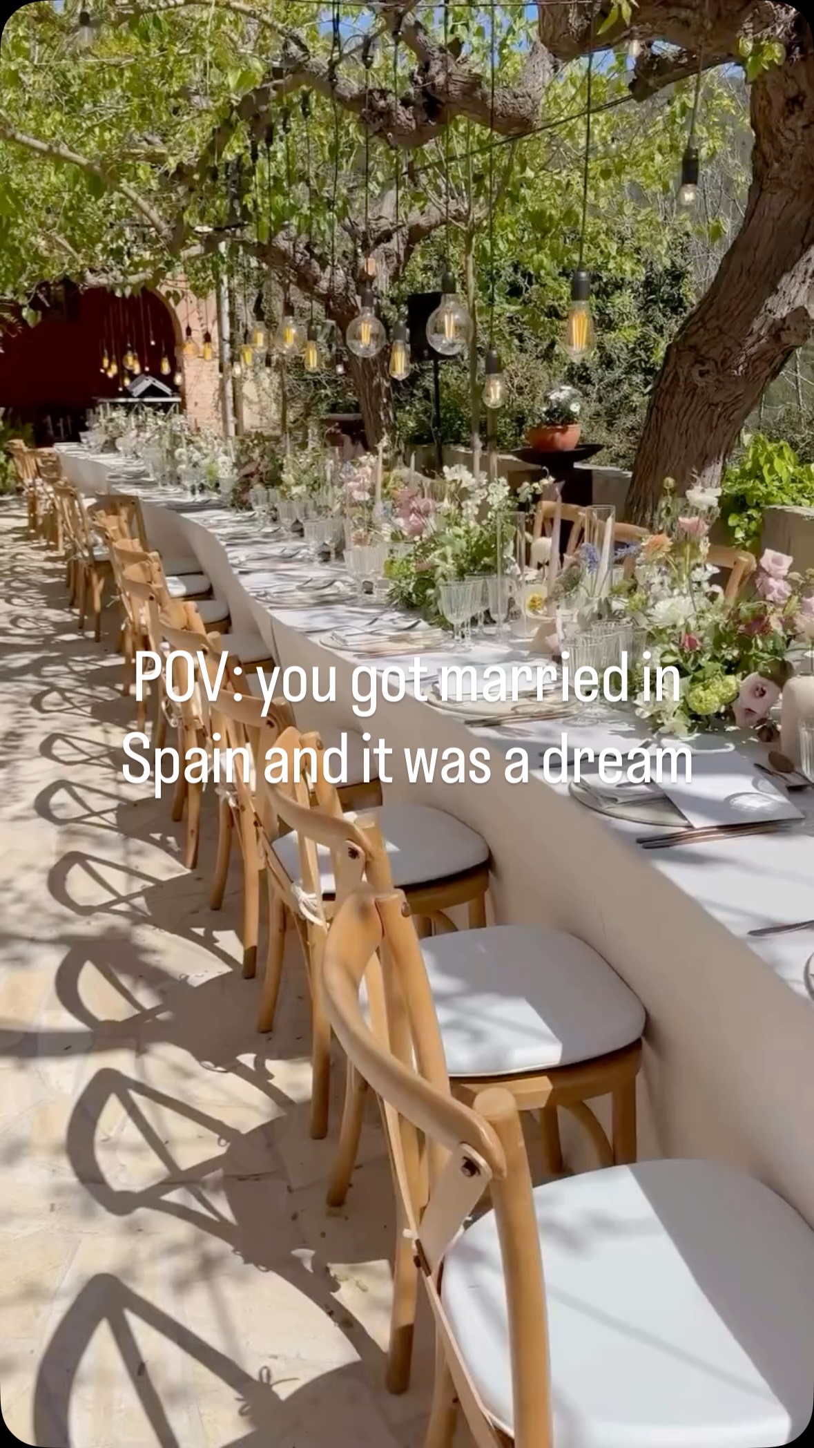 POV: you got married in Spain and it was a dream 🤍
We didn’t know where to begin to show you M&C’s dream wedding… so after reliving every moment, we created this little highlight full of magic 🤍
A beautiful spring day, even more incredible couple and guests, and a truly dream team behind it all.
Thank you, @studiomarieta_wp for your trust, and to M&C for being so wonderful ✨
And of course, thank you to this amazing dream team of vendors — together we brought this unforgettable wedding to life 💫
•
No sabíamos por dónde empezar a enseñaros el sueño de boda de M&C… así que, después de ver y revivir cada momento, hemos creado este pequeño resumen lleno de magia 🤍
Un día primaveral espectacular, unos novios e invitados aún más increíbles, y un equipo simplemente de ensueño.
Gracias, Linda, por la confianza, y a M&C por ser tan maravillosos ✨
Y, por supuesto, gracias a este increíble dream team de vendors — juntos hicimos realidad una boda inolvidable 💫
@studiomarieta_wp
@villaalmanita
@estherrecuerda
@paipaiprod
@lintrepidestudio
@suitandmusic
@mediajockeybarcelona
@momentmagic.produccions
@ahrental
@abanik_rent_events
@puro_momento