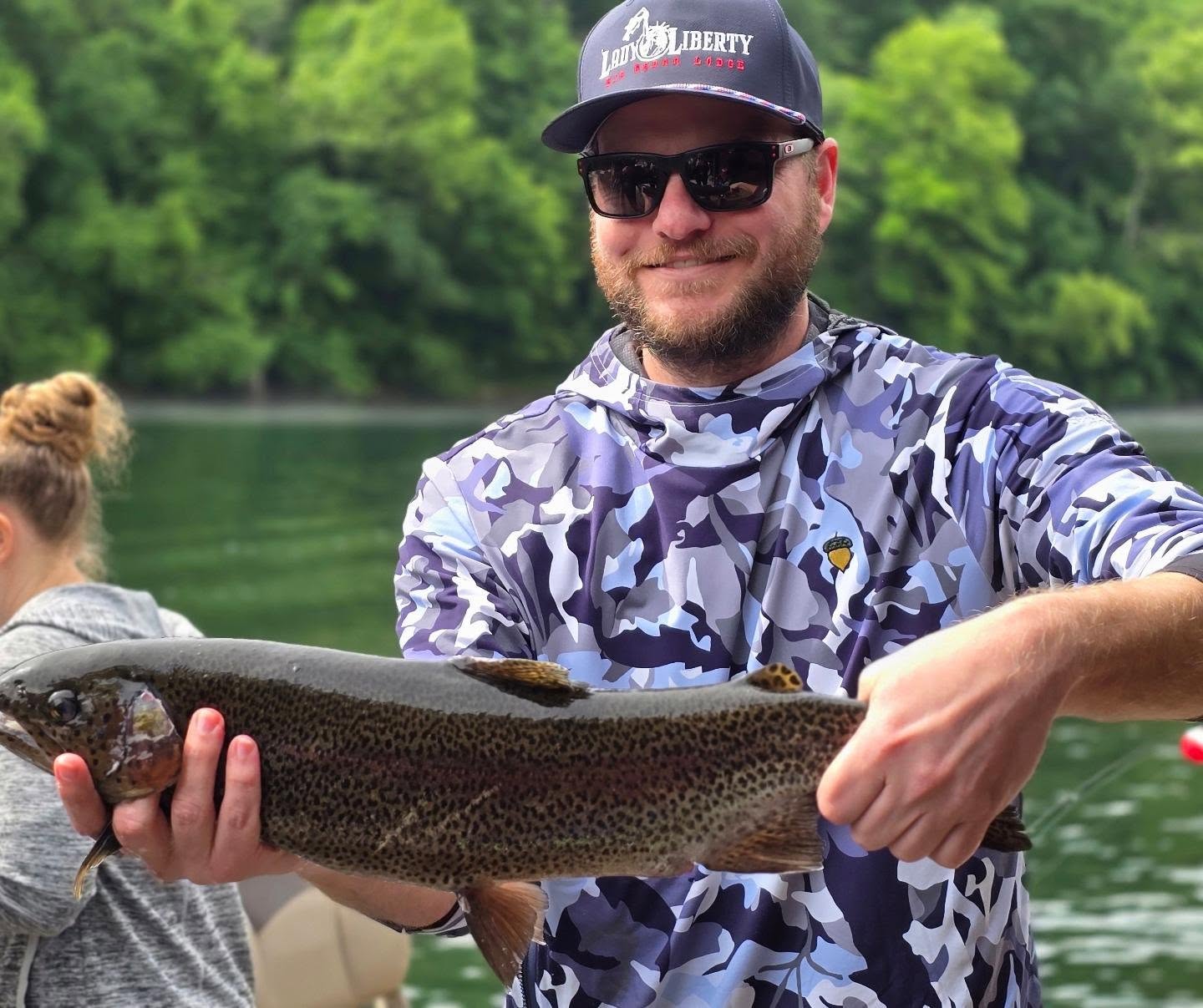 Fun group with @tony_weldele today. This big 23"er was released but there was a mess of smaller ones that are hitting the frying pan right about now.😁
#FRENZELSGUIDESERVICE #fishingbranson.com
#troutfishing #rainbowtrout #trophytrout
@sqwincher_outdoors @lilleyslanding