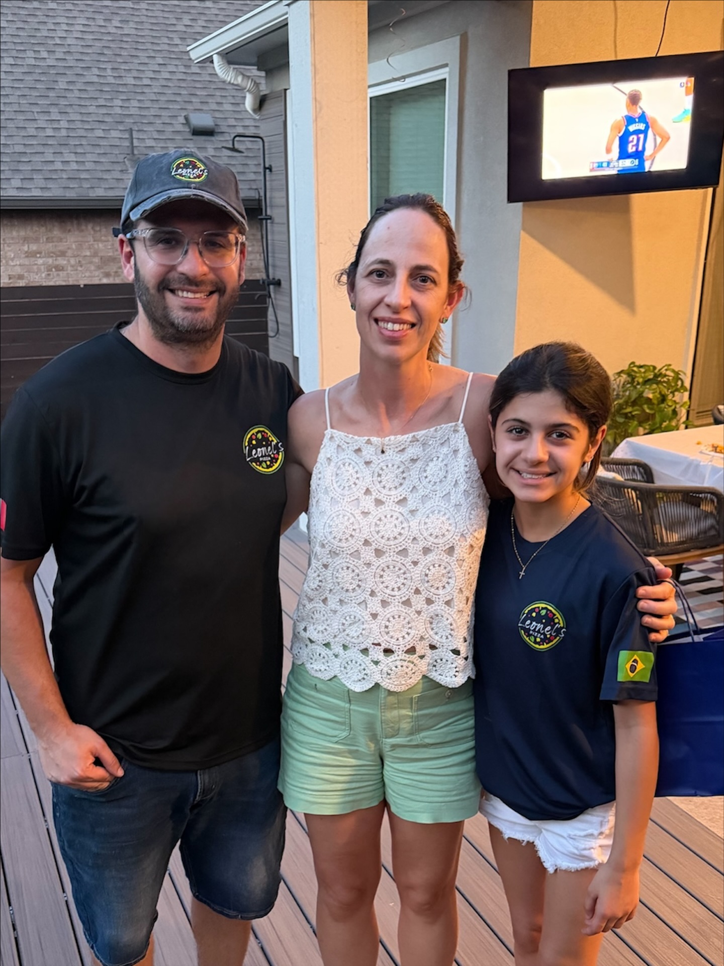 Had such a great time celebrating @fedavid81 ’s birthday with the amazing Caruana family! 🎉🍕
Thank you for trusting us to be part of such a special day. Seeing everyone enjoying the pizzas — especially the Nutella pizza 🍓🍫 — made it even more memorable.
This event was also extra special for our family because it was the very first time our daughter Isabela helped us during a catering event ❤️ We’re so proud of her and grateful to create these moments together as a family business.
Thank you again, Caruana family, for the opportunity and for all the kindness! 🇧🇷🍕
#AustinCatering #PizzaCatering #BrazilianPizza #FamilyBusiness #RoundRockTX