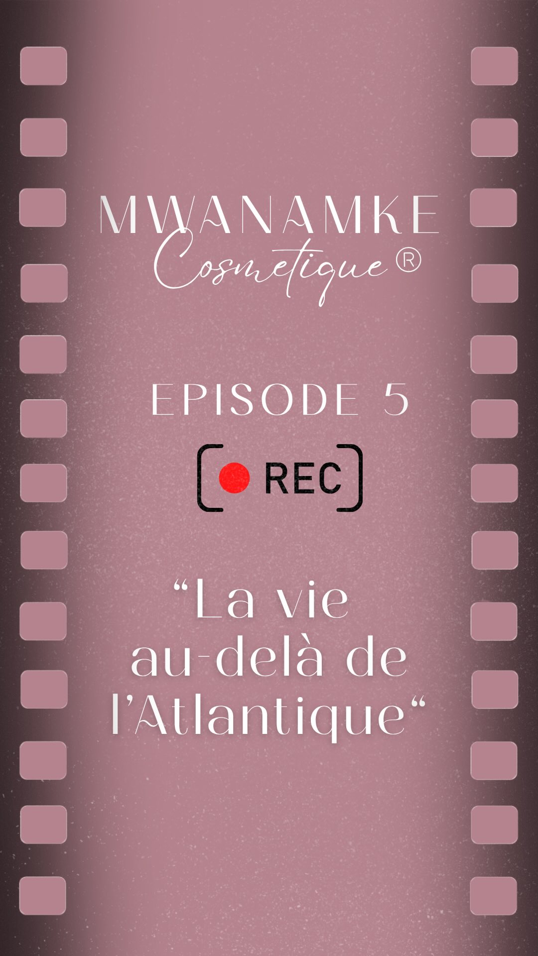 Il semblerait que jâai manquĂ© Ă mon devoir â car je ne vous ai pas correctement prĂ©sentĂ© la box.
Mais laissez-moi dâabord vous partager comment Kinzi a continuĂ©.
Elle nâa jamais revu Fanta.
Elle nâest jamais retournĂ©e en Afrique.
Elle a travaillĂ© six jours sur sept, subi lâindicible, essayĂ© de fuir plusieurs fois â et Ă©chouĂ©.
Alors avec le temps, elle sâest rĂ©solu Ă accepter : le dimanche, elle enseignait. Les plantes. Les formules. Les secrets transmis par son pĂšre. Elle Ă©crivait. Elle enfouissait. Elle transmettait.
Le maĂźtre lâappelait « la stĂ©rile », car toute tentative quâil initiait dâavoir plus de « biens meubles » Ă©chouait. Il ne savait pas. Elle aimait trop pour laisser les fruits de ses entrailles devenir des numĂ©ros de ce systĂšme infĂąme.
Dâautres femmes ont laissĂ© vivre mais on transmis la rĂ©sistance et le courage dans leurs mots, par leurs actions. Chacune a protĂ©gĂ© Ă sa façon. La seule libertĂ© quâil leur restait.
Ce quâelles ont transmis dâune maniĂšre ou dâune autre, nous lâavons en nous â jâen tiens une partie aujourdâhui. Dans cette box. Dans ces soins. Dans ce que nous allons construire ensemble.
Elles ont ouvert le chemin. Ă nous de le parcourir. Ensemble. En prenant soin de nous â de nos corps, de nos cycles, de nos couronnes. En communautĂ©. Comme elles le faisaient avant lâinterruption et comme elle auraient voulu continuer Ă transmettre. đż
La box Mwanamke est disponible â lien en bio. đ€
#MwanamkeCosmetique
#Boxbeaute
#Fetesdesmeres
#alternativeesteelauder
#27mai
FemmeNoire
đ§ż