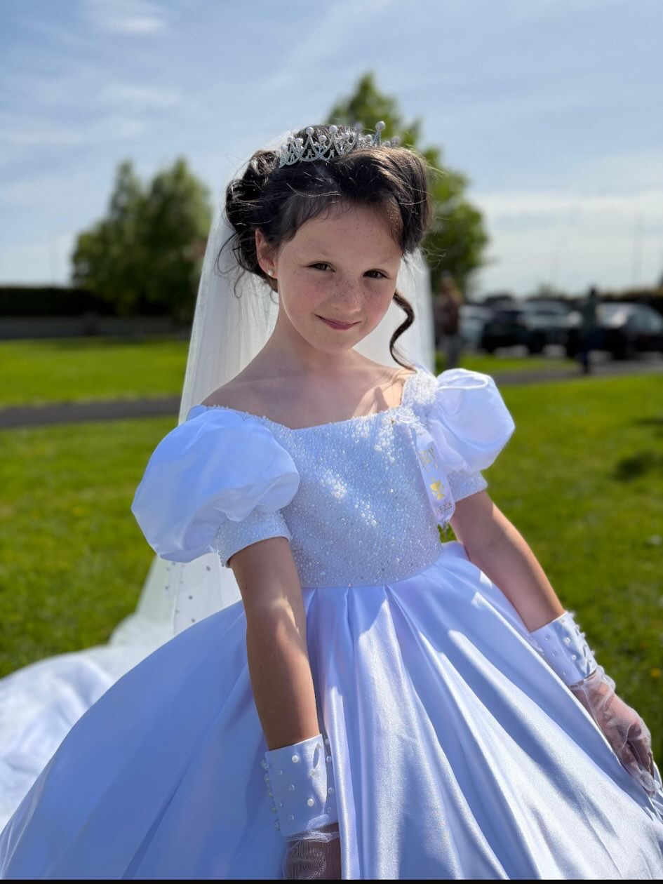 Another beautiful Customer in a Custom Glowing Girlies dress 🥰. What an amazing Communion season it has been. Thank you so much to everyone who not only shopped with us but took the time to share photos and tell people about us. It means so so so much to us.
#customdress #glowinggirlies #communiondress