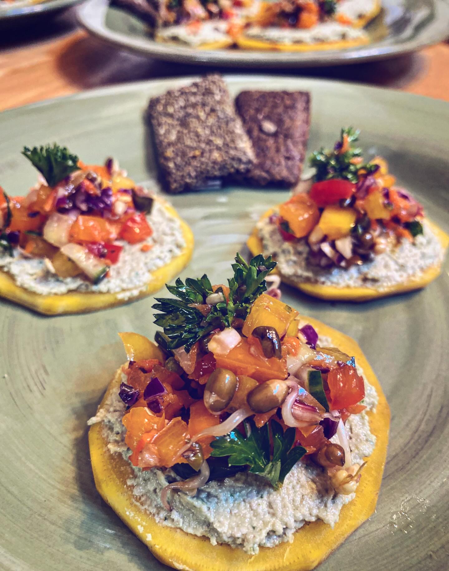 Day 6 of the GLO Fresh Food Reset in the Bahamas @sivanandabahamas 🌴
One of our meals today featured yellow beet crackers, herbed sunflower crema, and a rainbow sesame mung bean salad. 😋
Throughout the cleanse, we are not only supporting participants with high-vibe living foods, but also teaching practical ways to hydrate, nourish, fuel, & heal the body with fresh foods.
In today’s workshop, students also learned how to make simple 1-ingredient healthy crackers that are delicious, nutrient-dense, and far more economical than most store-bought alternatives. This course is designed to be experiential, educational, & inspirational!
1 more day to go on our 7-day reset cleanse. ✨
#foodasmedicine
#epigenetics
#livingfoods
#phytonutrients