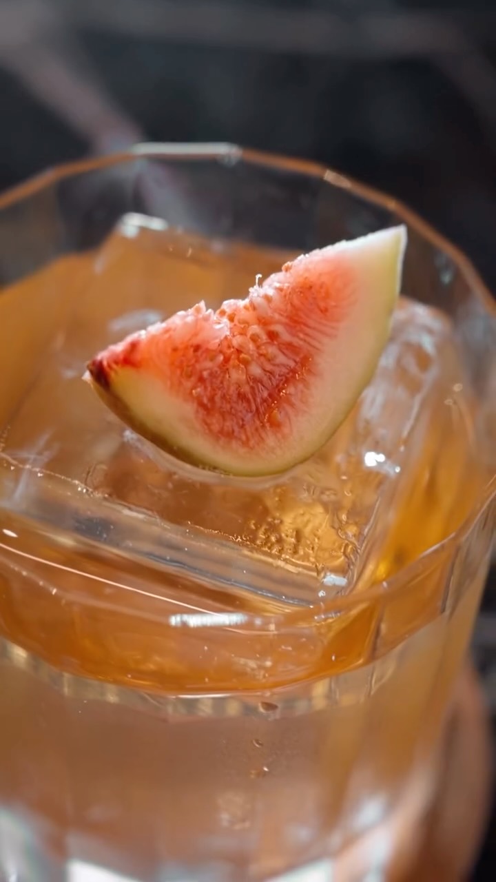 One icon. Six expressions. 🍸
Gareth breaks down the 6 different Negronis on the menu at Cornucopia by Clare Smyth.
