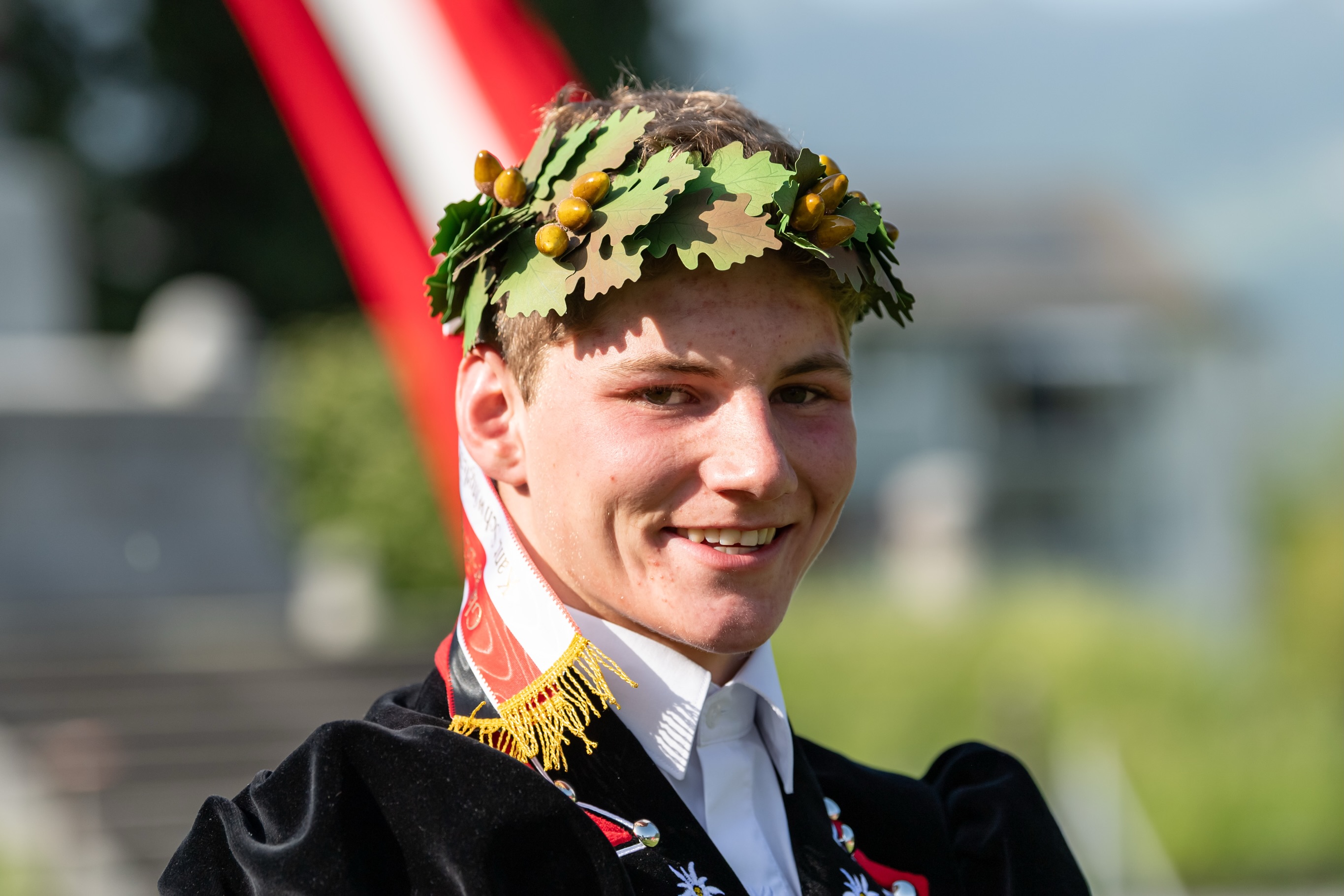 Mit Nando Joos (SC Chur) und Linard Gantenbein (SC Heinzenberg), beide mit 57.00 Punkten auf Rang 6, durften wir gestern in Näfels bekanntlich gleich zwei Neukranzer feiern. Der erste Kranz, resp. dessen Gewinner, wurden dann auch entsprechend gefeiert. Gratulation nochmals den beiden, der grosse Fleiss hat sich ausbezahlt.
..und die Feste im Nachbarkanton liegen uns einfach gut. ☺️
📸: Taria Hösli
#Schwingen #Tradition #Graubünden #Glarus #Näfels