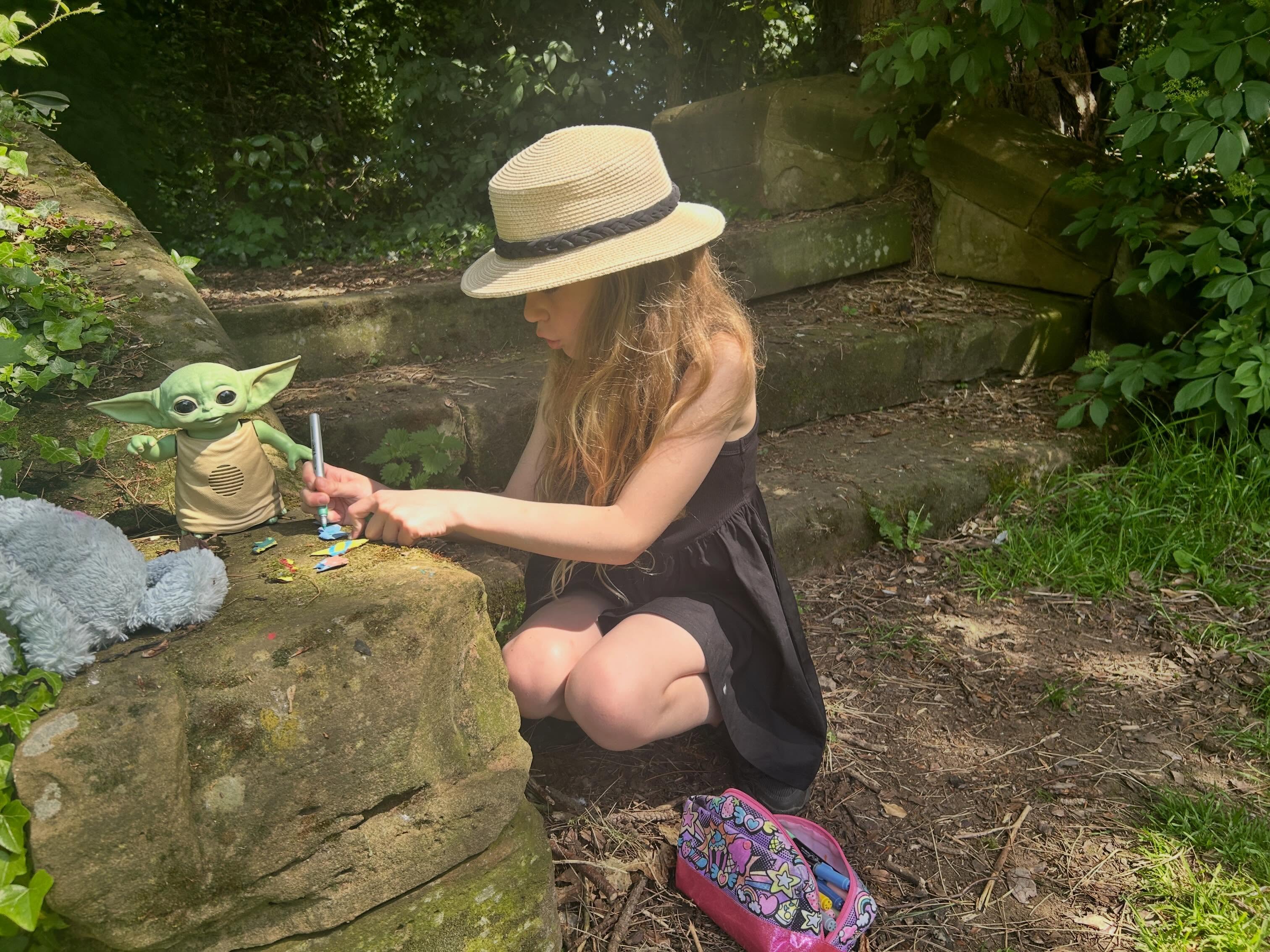 Happy half term everyone! I hope you’re all enjoying this beautiful sunshine. ☀️
I’ve been saying to all my groups this week — get outside, sit under a tree, and enjoy the bliss of creating artwork outdoors. Just take 30 minutes for yourself… breathe deeply, slow down, and enjoy the moment.
Today I’m taking my own advice and enjoying some creative time outside with my daughter Elsie. 🌿🎨
I will be back on email and messenger tomorrow 💗
#HomeEd #HomeEducation #HomeEdUK #homeeducationuk #lovelearning