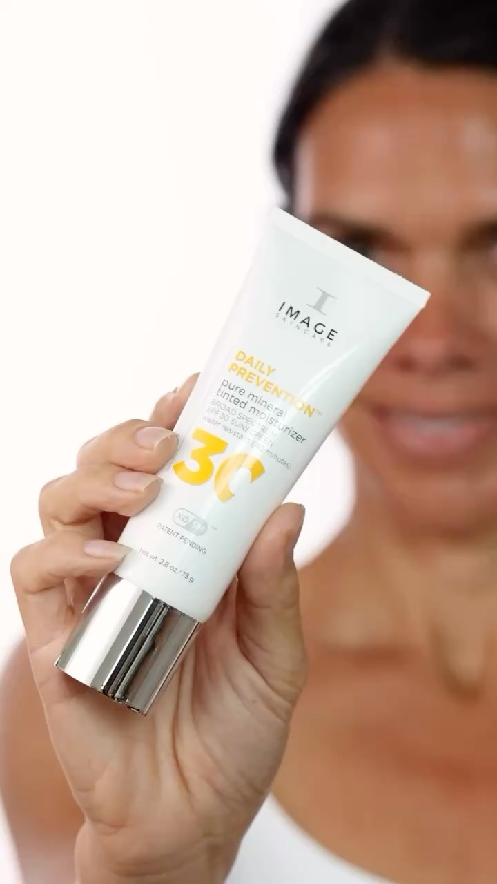 ☀️DAILY PREVENTION isn’t just sunscreen. It’s the most clinically proven step in your routine.
Physician-formulated and powered by XOSM Technology™ to drive ingredients deeper into skin, while defending against visible signs of aging.
Hydration, protection, and daily skin support in every step because great skin starts with what you wear every day. Clinical trials have proven to increase the skins hydration levels by 65% with daily use of Daily Prevention👏🏻👏🏻
#spf #melanomaawareness #skincancerawareness #imageskincare
Repost @imageskincarecanada